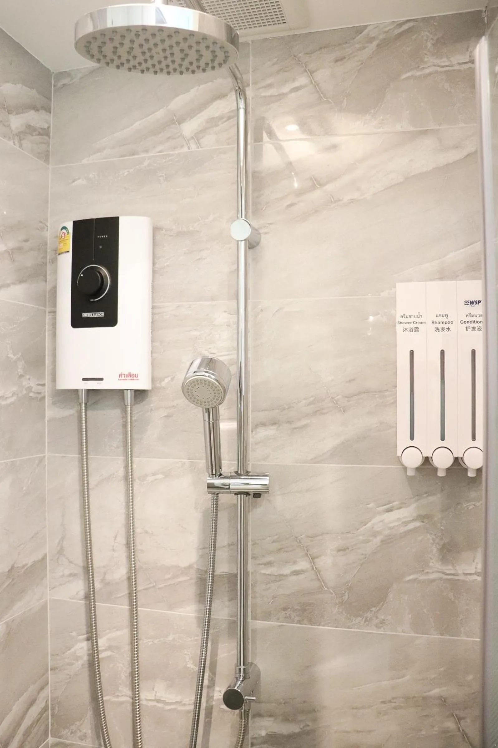 Shower in ResT Bangkok Poshtel