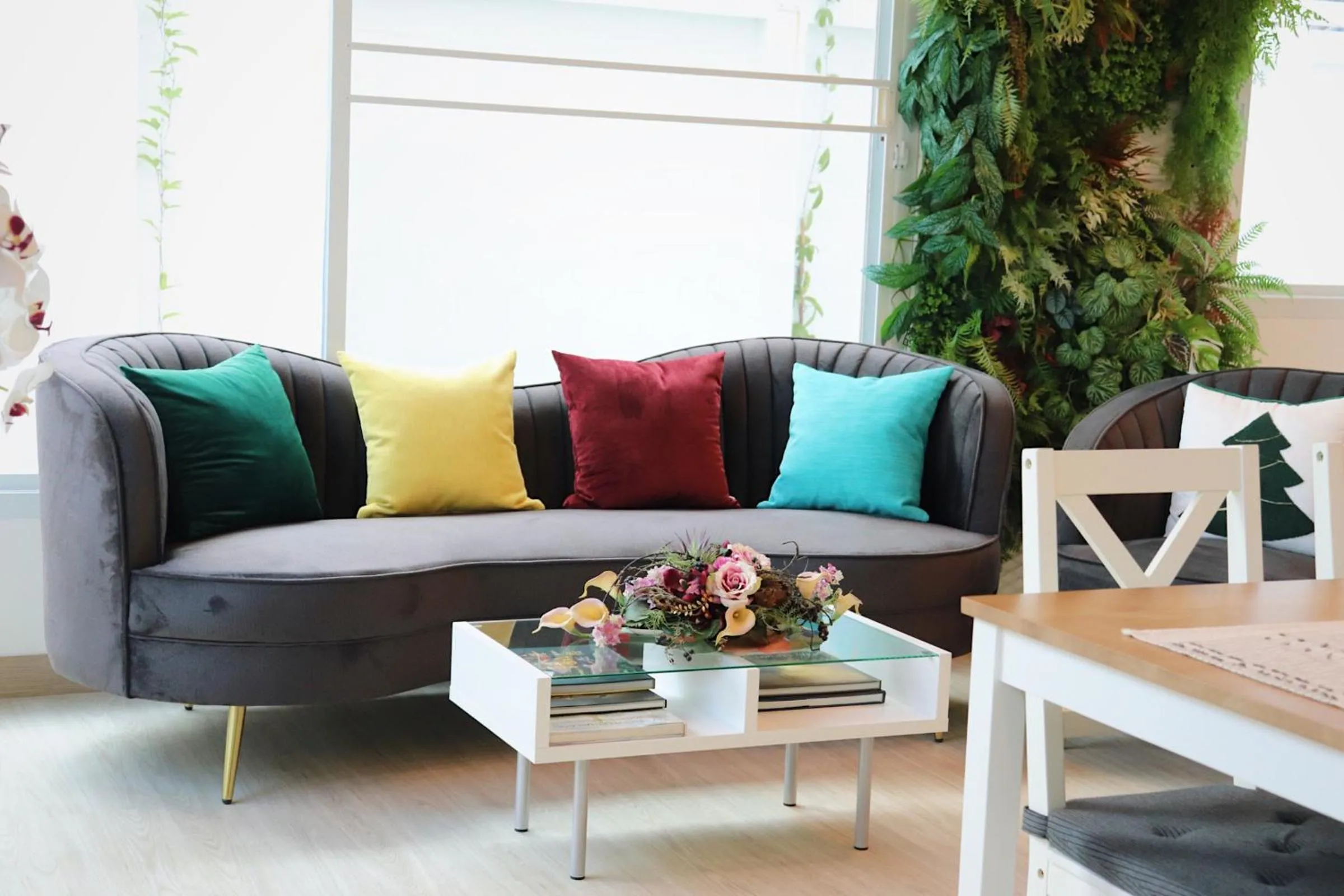 Dining area in ResT Bangkok Poshtel