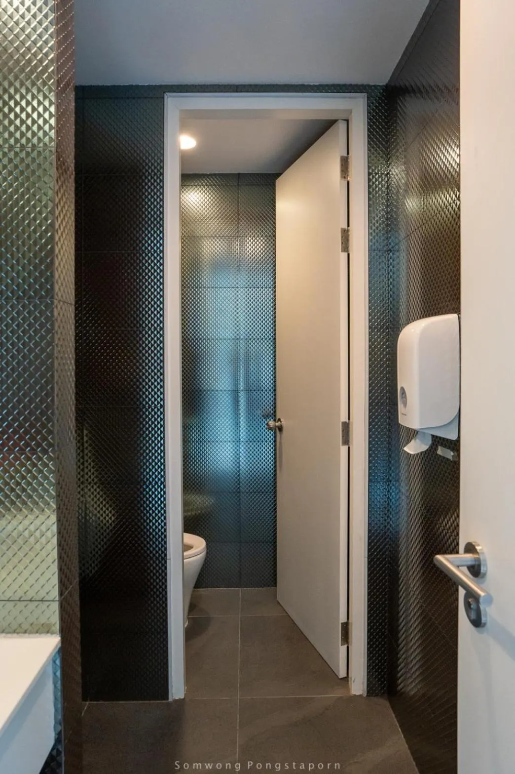 Toilet in ResT Bangkok Poshtel