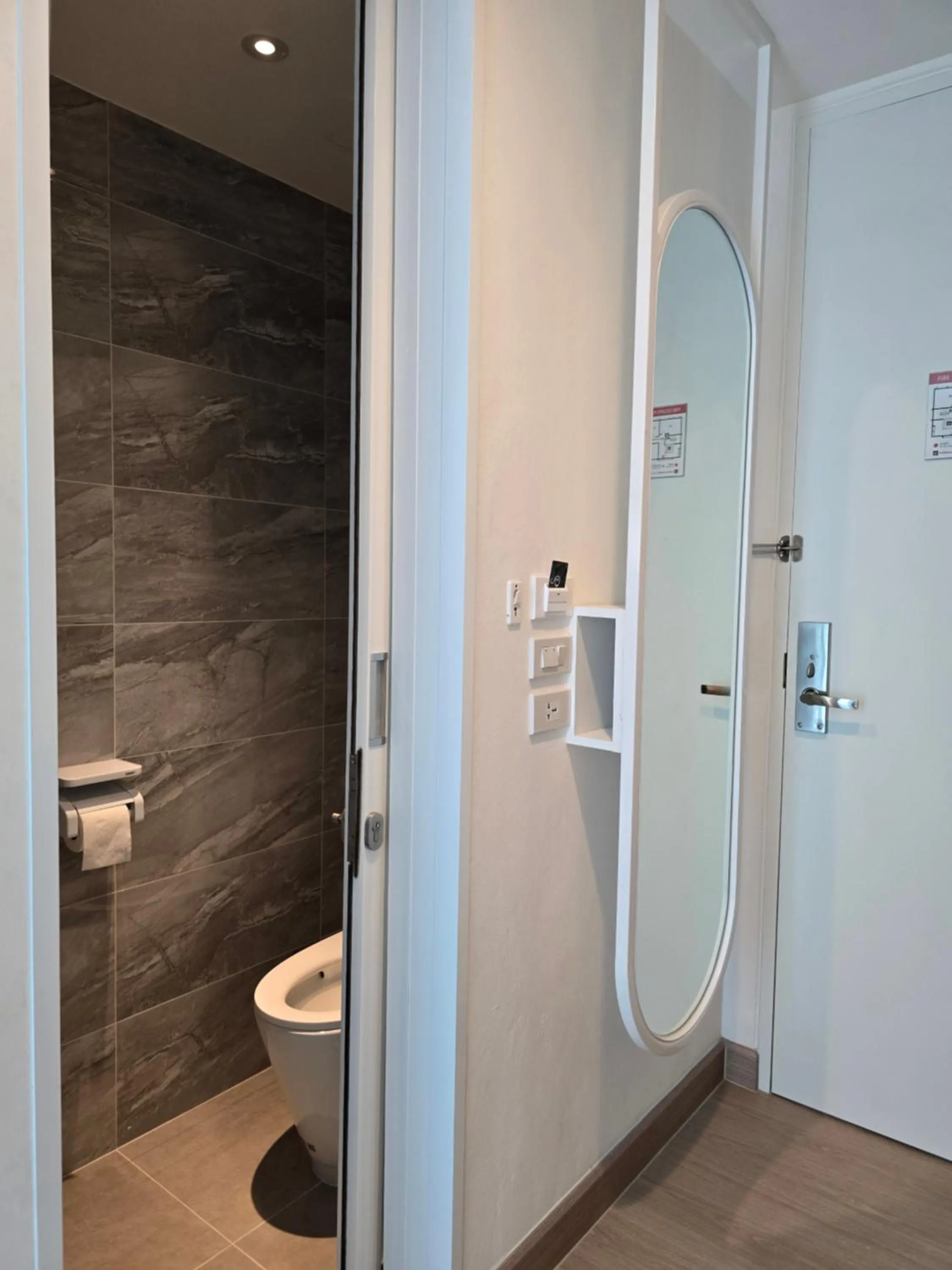 Toilet in ResT Bangkok Poshtel