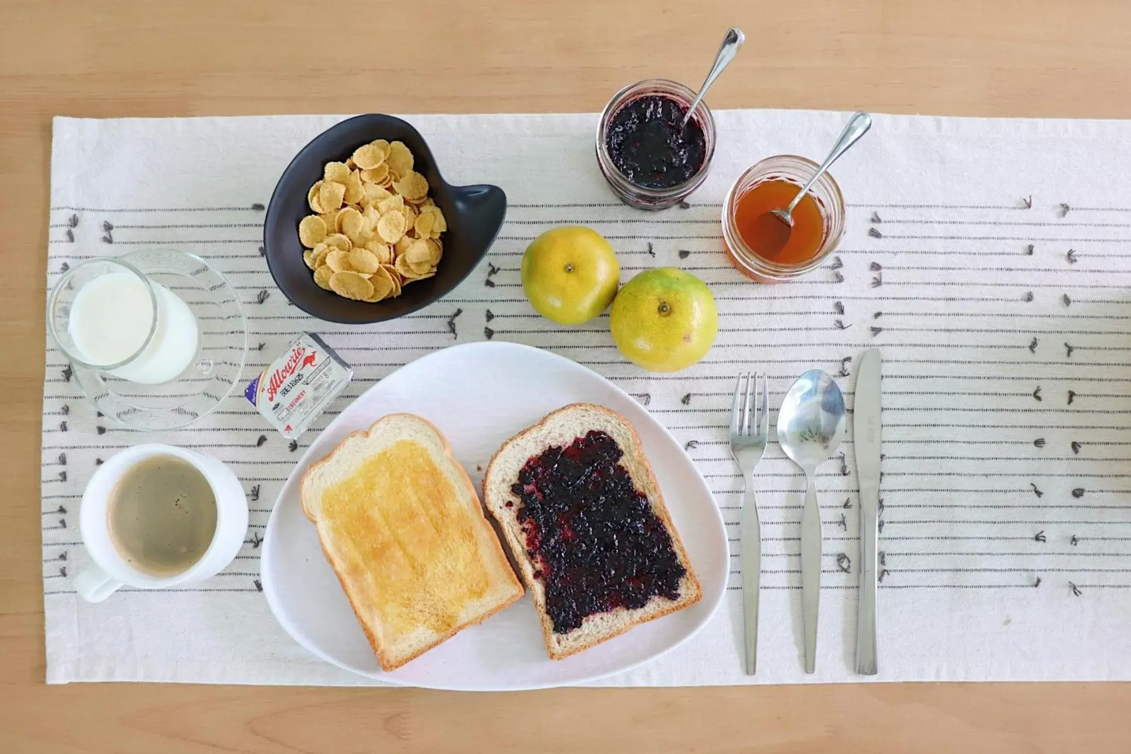 Breakfast in ResT Bangkok Poshtel Breakfast in ResT Bangkok Poshtel