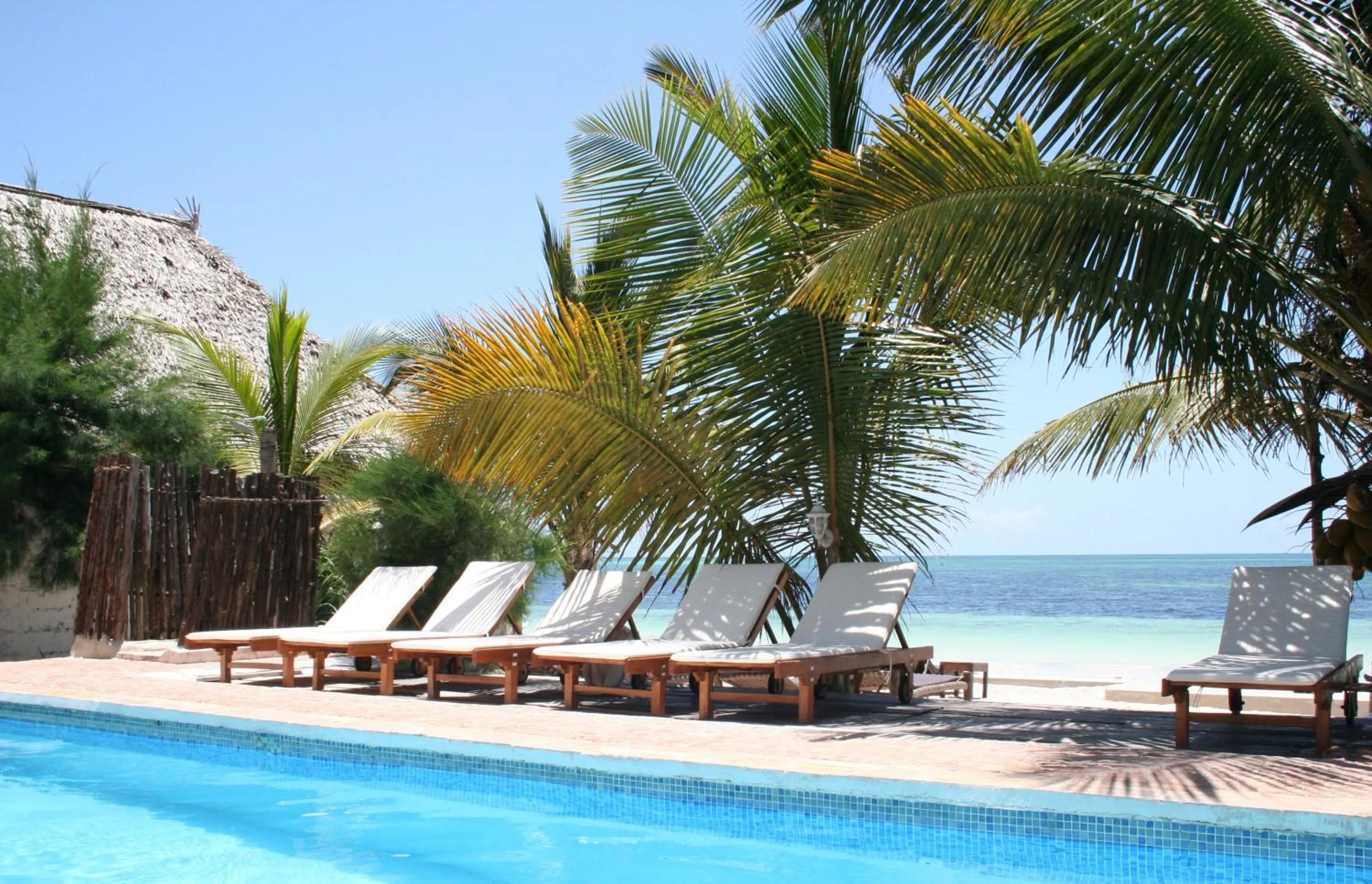 Moonshine Uroa Boutique Hotel