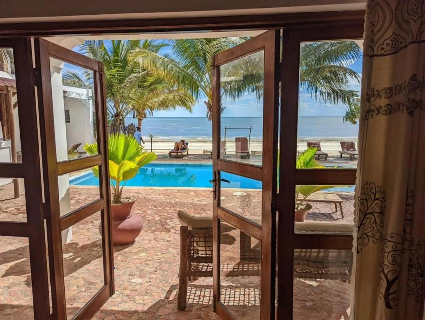 Moonshine Uroa Boutique Hotel