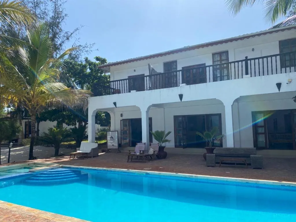 Moonshine Uroa Boutique Hotel