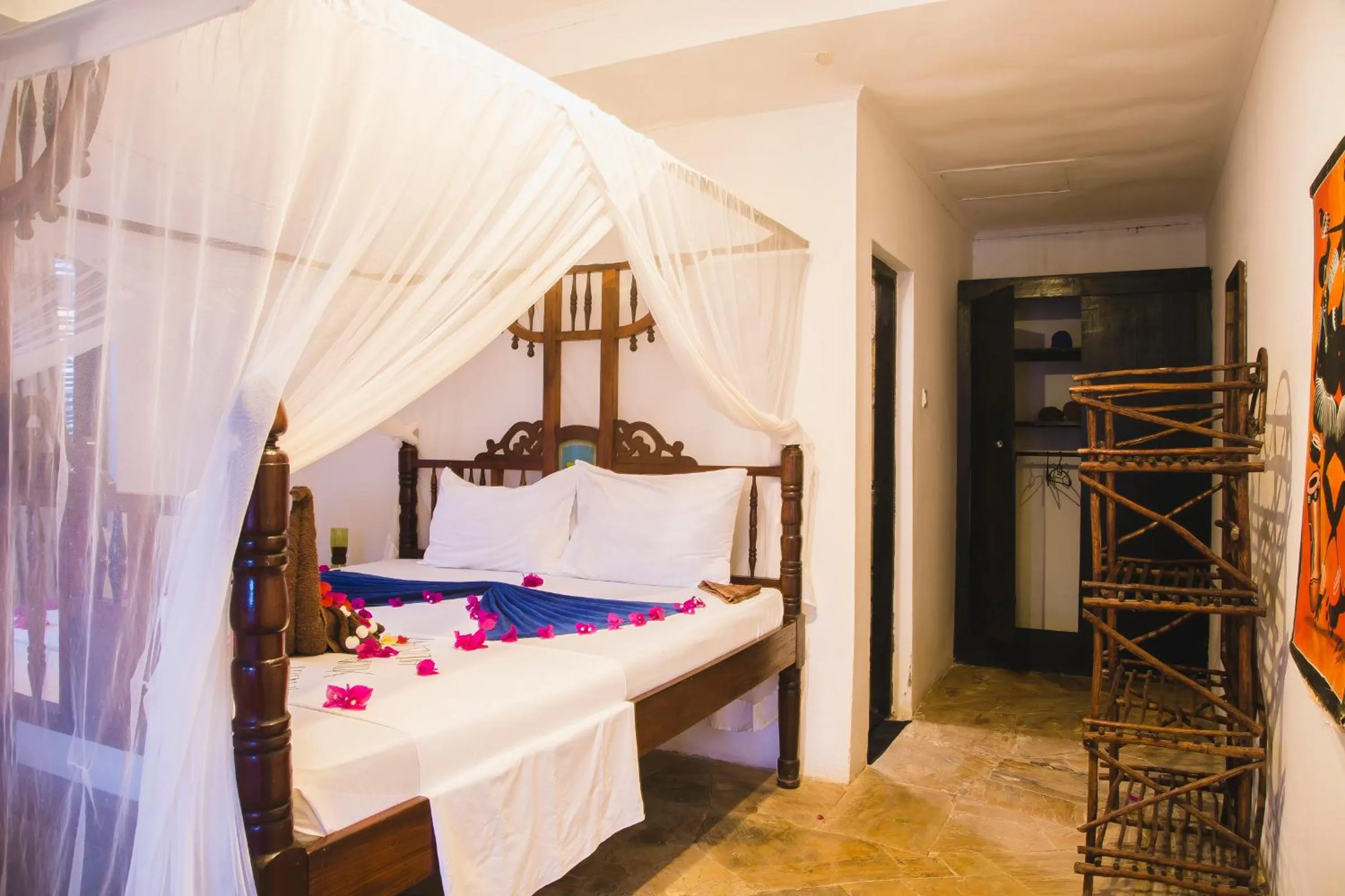 Moonshine Uroa Boutique Hotel