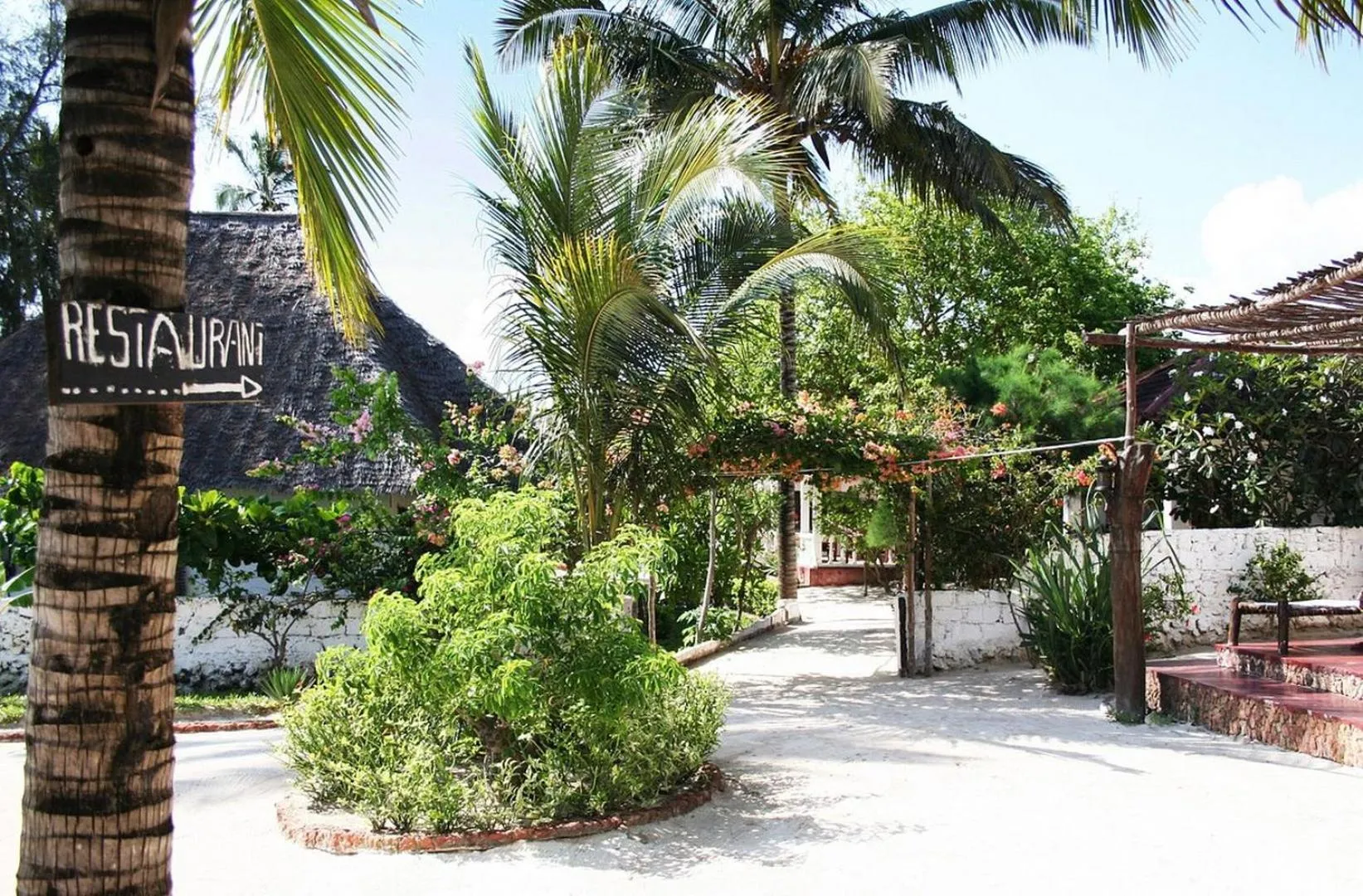 Moonshine Uroa Boutique Hotel