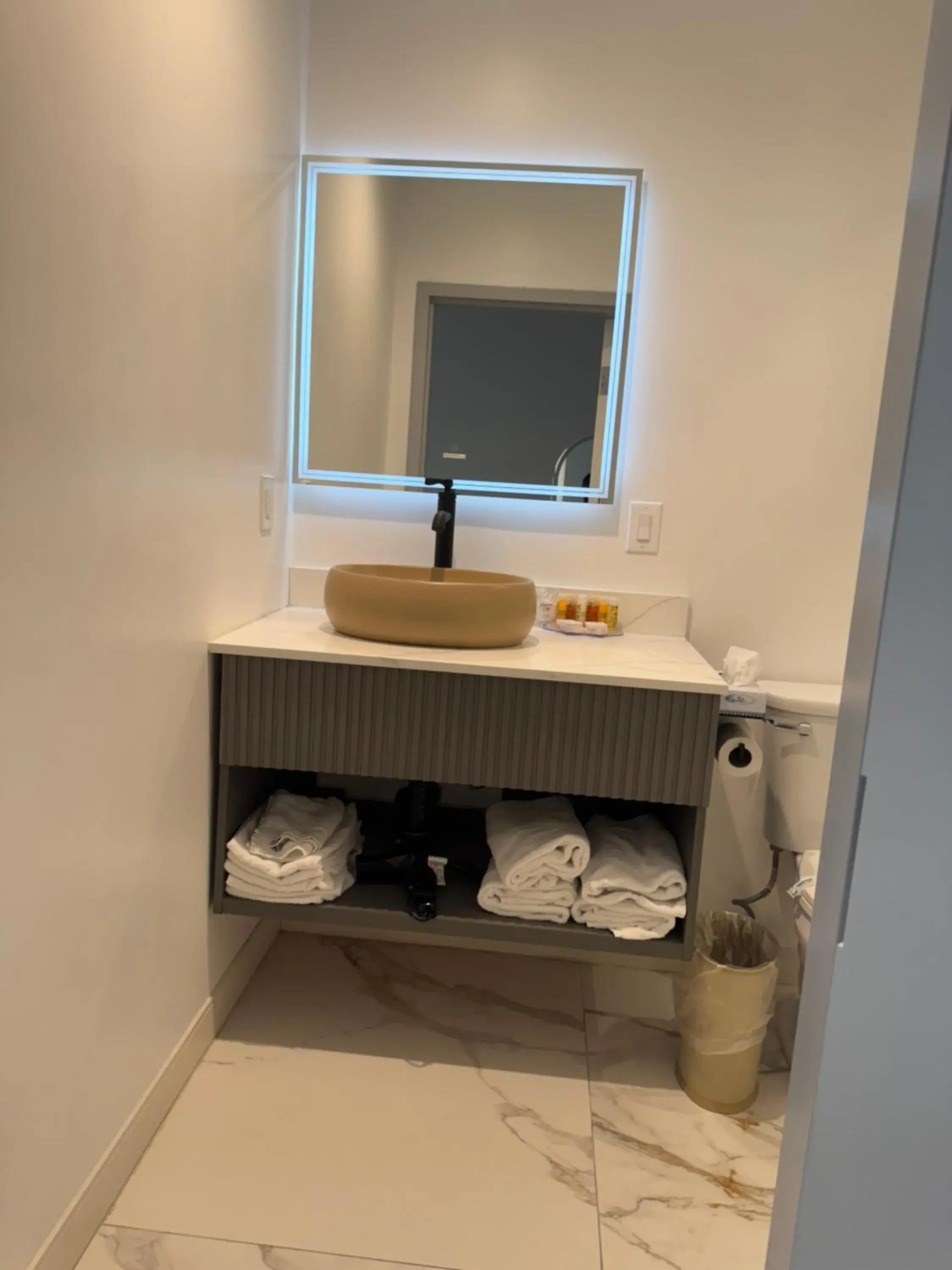 Double Queen Bed in Hotel Rudra - Hollywood Double Queen Bed in Hotel Rudra - Hollywood