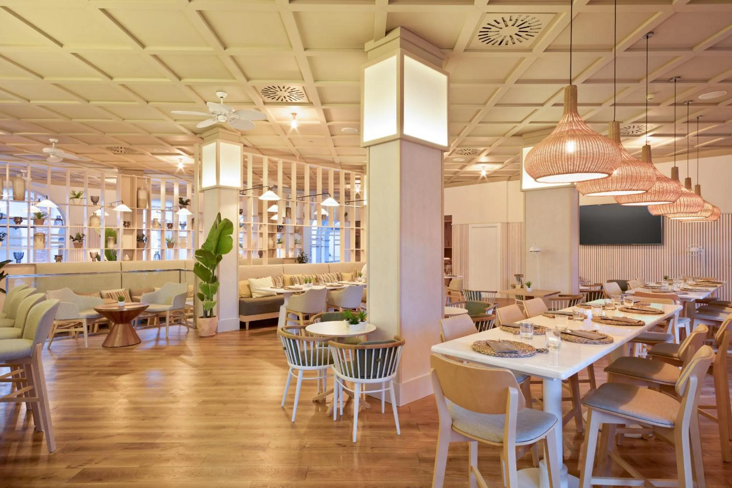 On-site shops in The Level at Meliá Villaitana