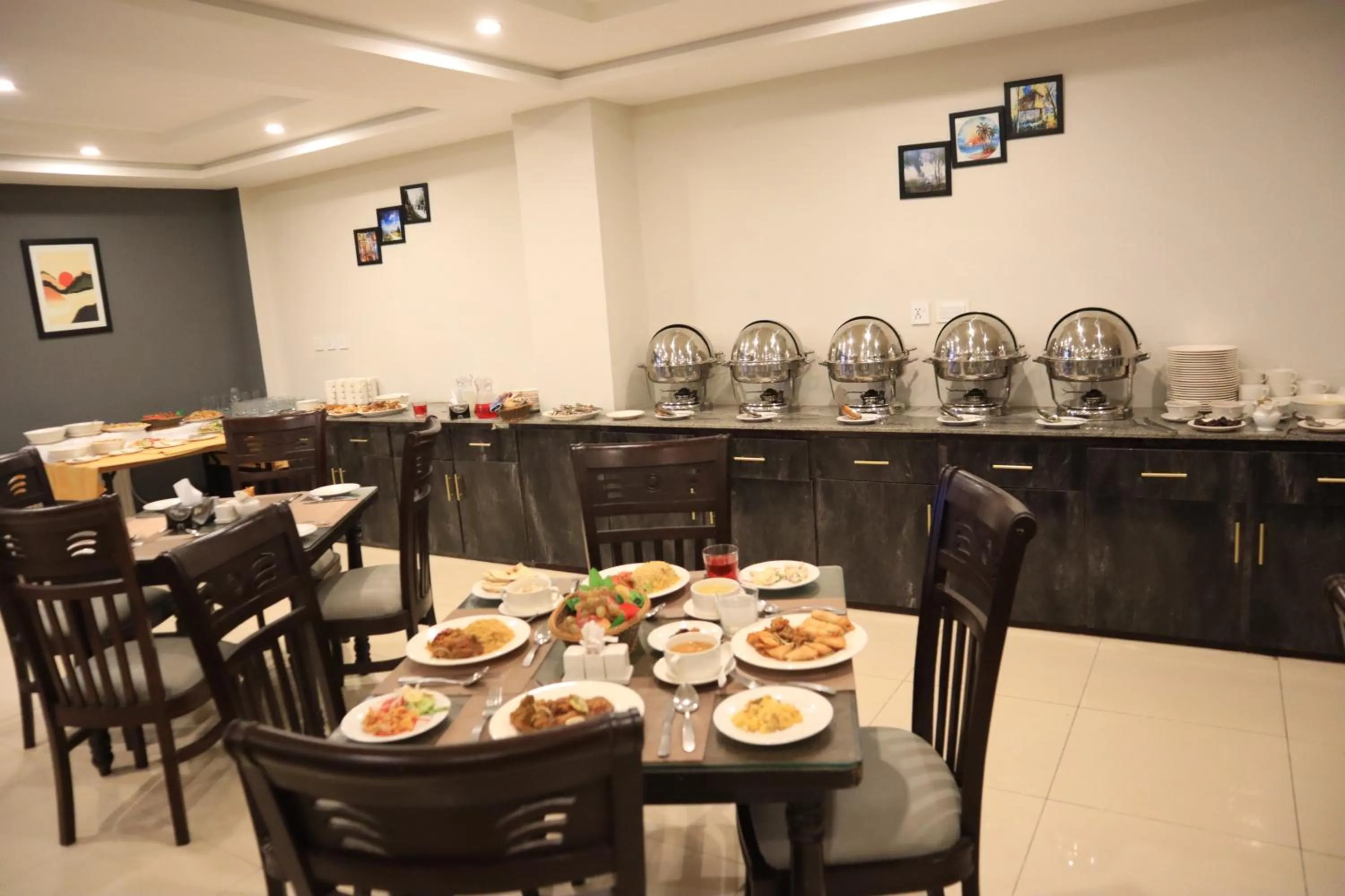 Restaurant/places to eat in Destination Hotel Murree