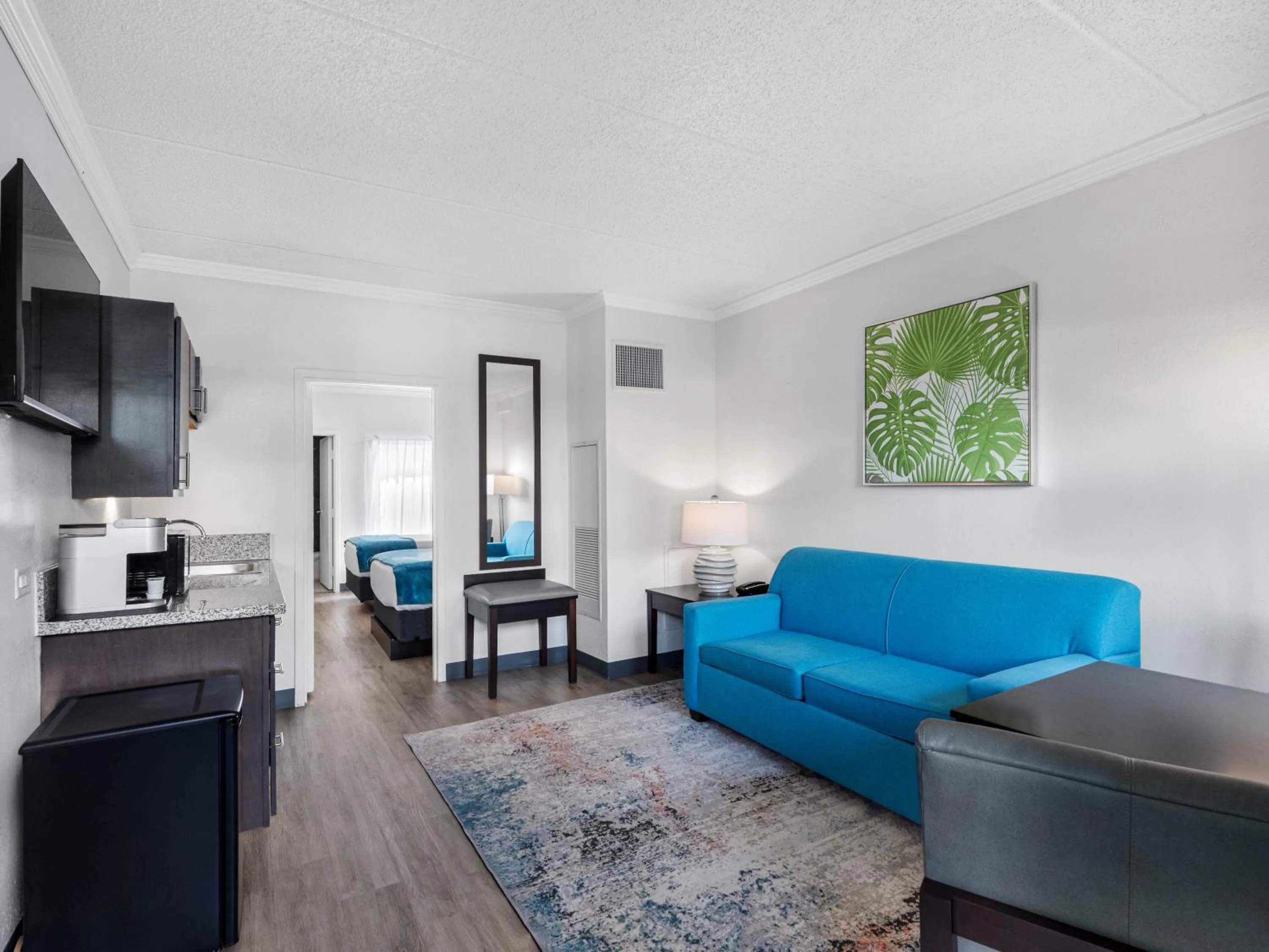 Living room in OASIS BAY SUITES, Tampa, Busch Gardens, USF