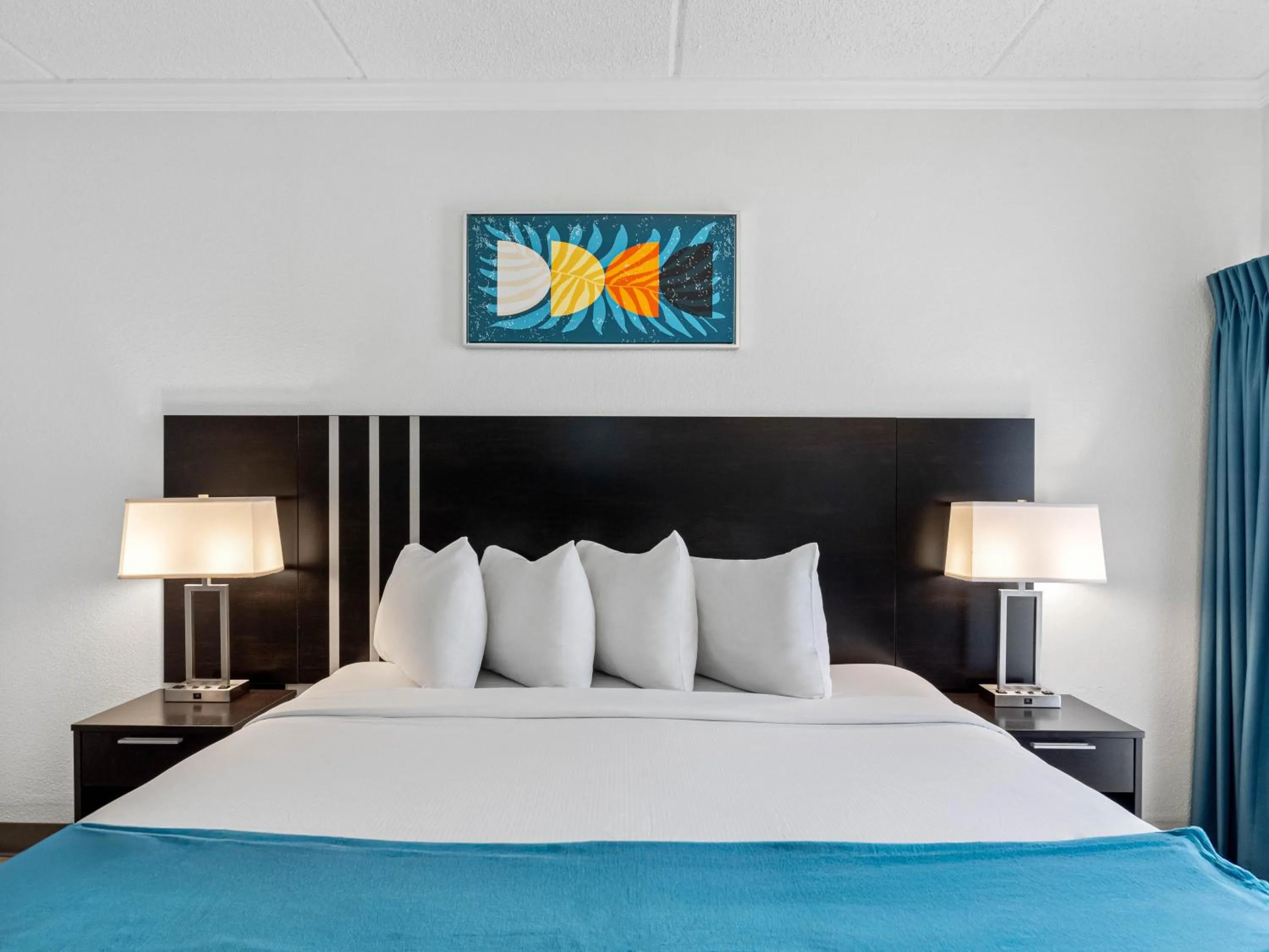 Bedroom, Bed in OASIS BAY SUITES, Tampa, Busch Gardens, USF