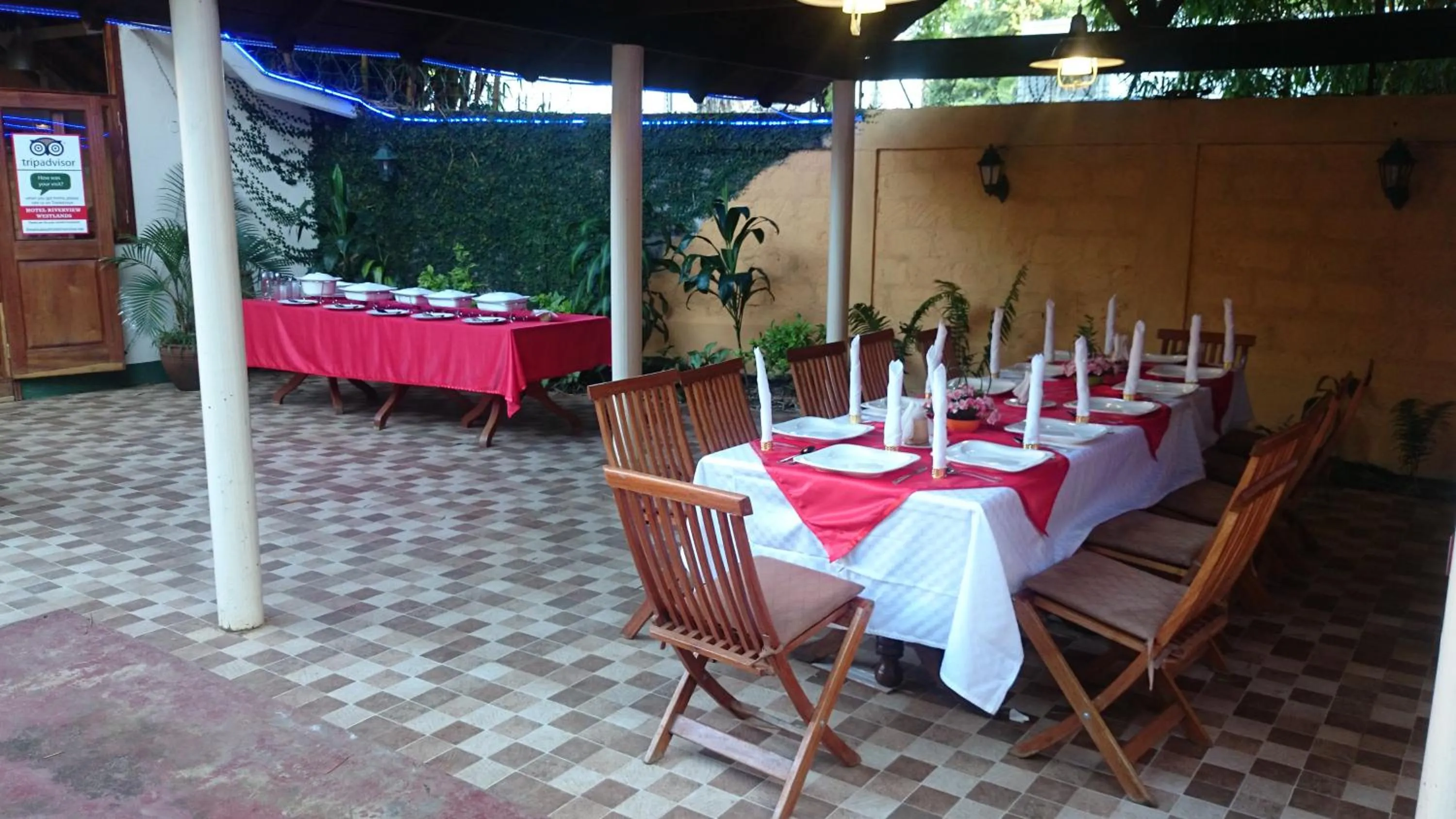 Restaurant/places to eat in Hotel Riverview Westlands