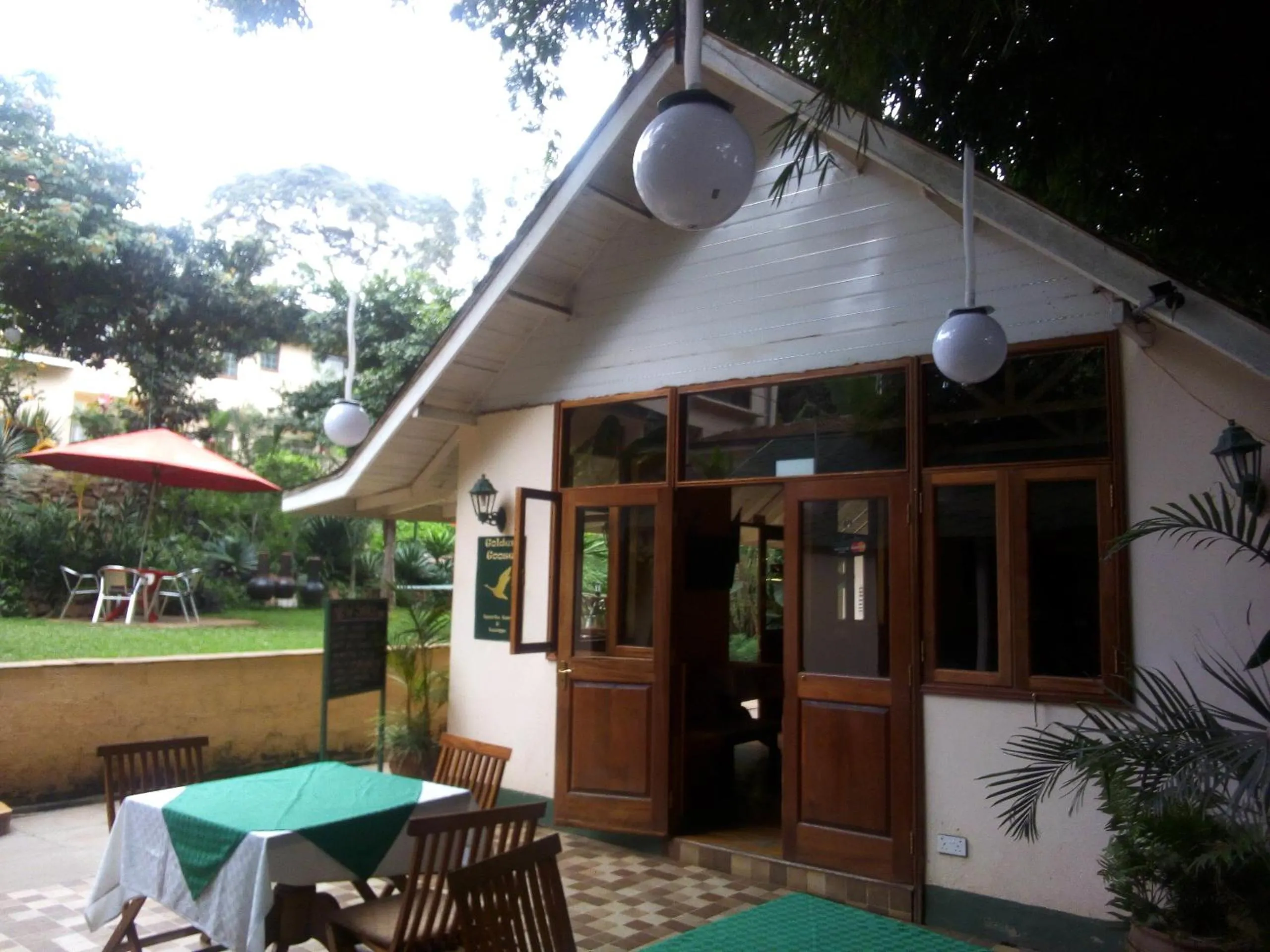 Restaurant/places to eat in Hotel Riverview Westlands