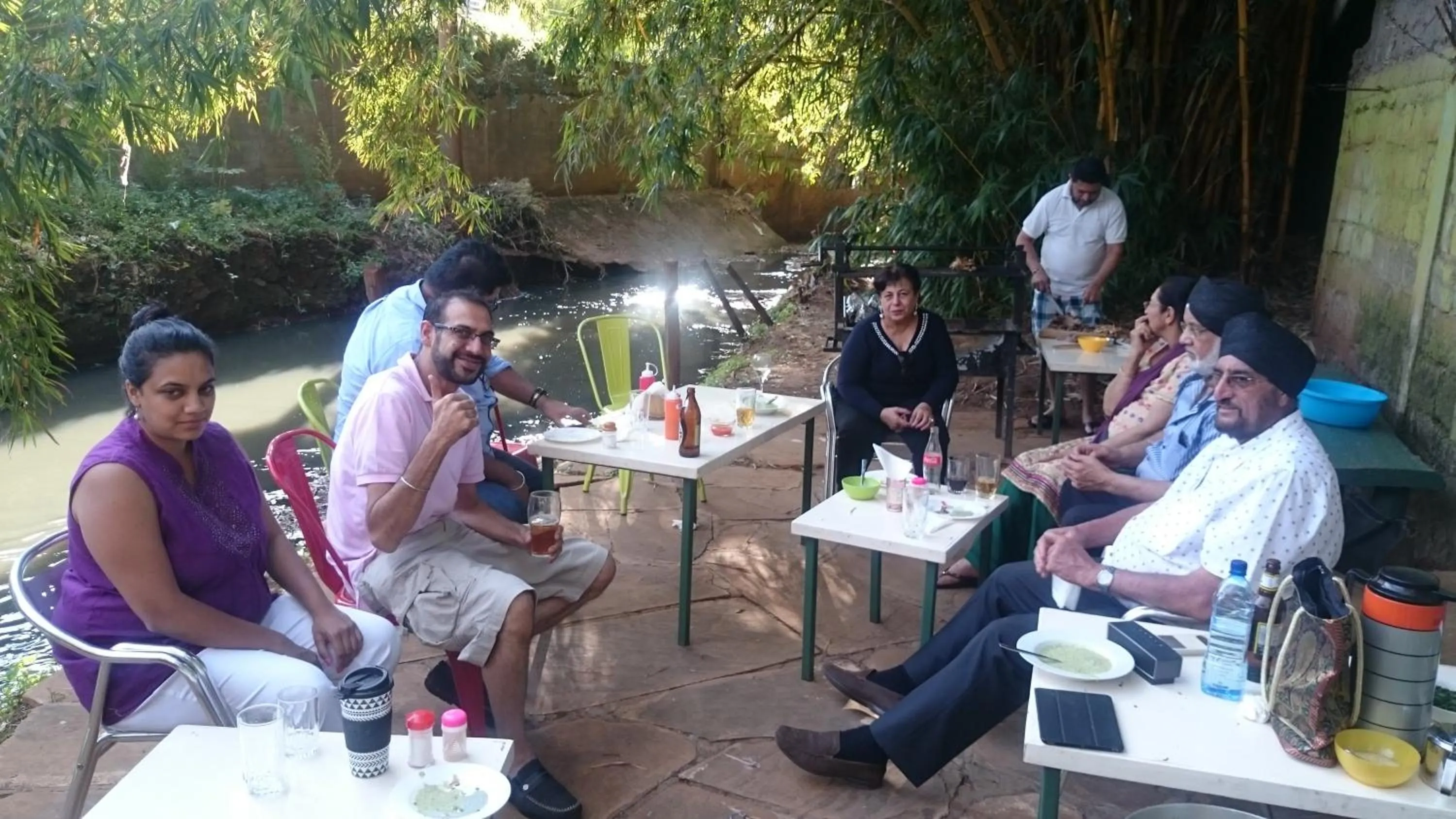 Restaurant/places to eat in Hotel Riverview Westlands