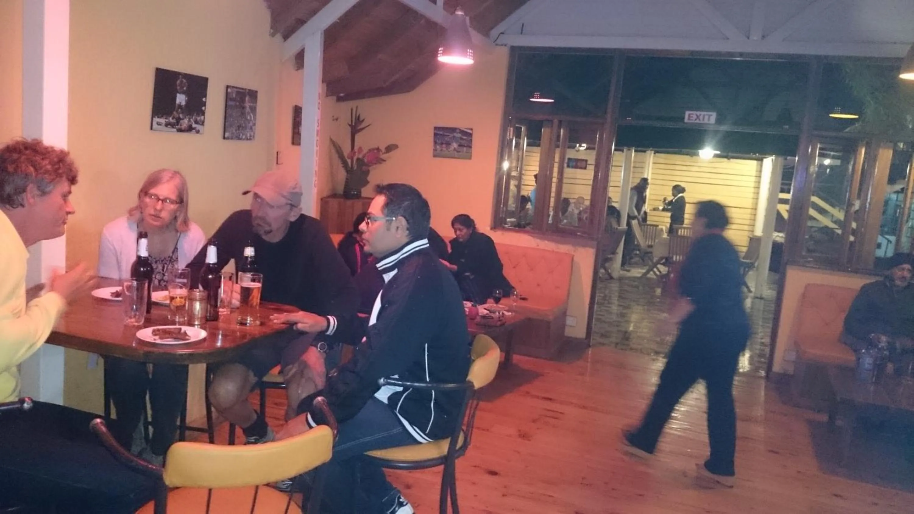 Restaurant/places to eat in Hotel Riverview Westlands