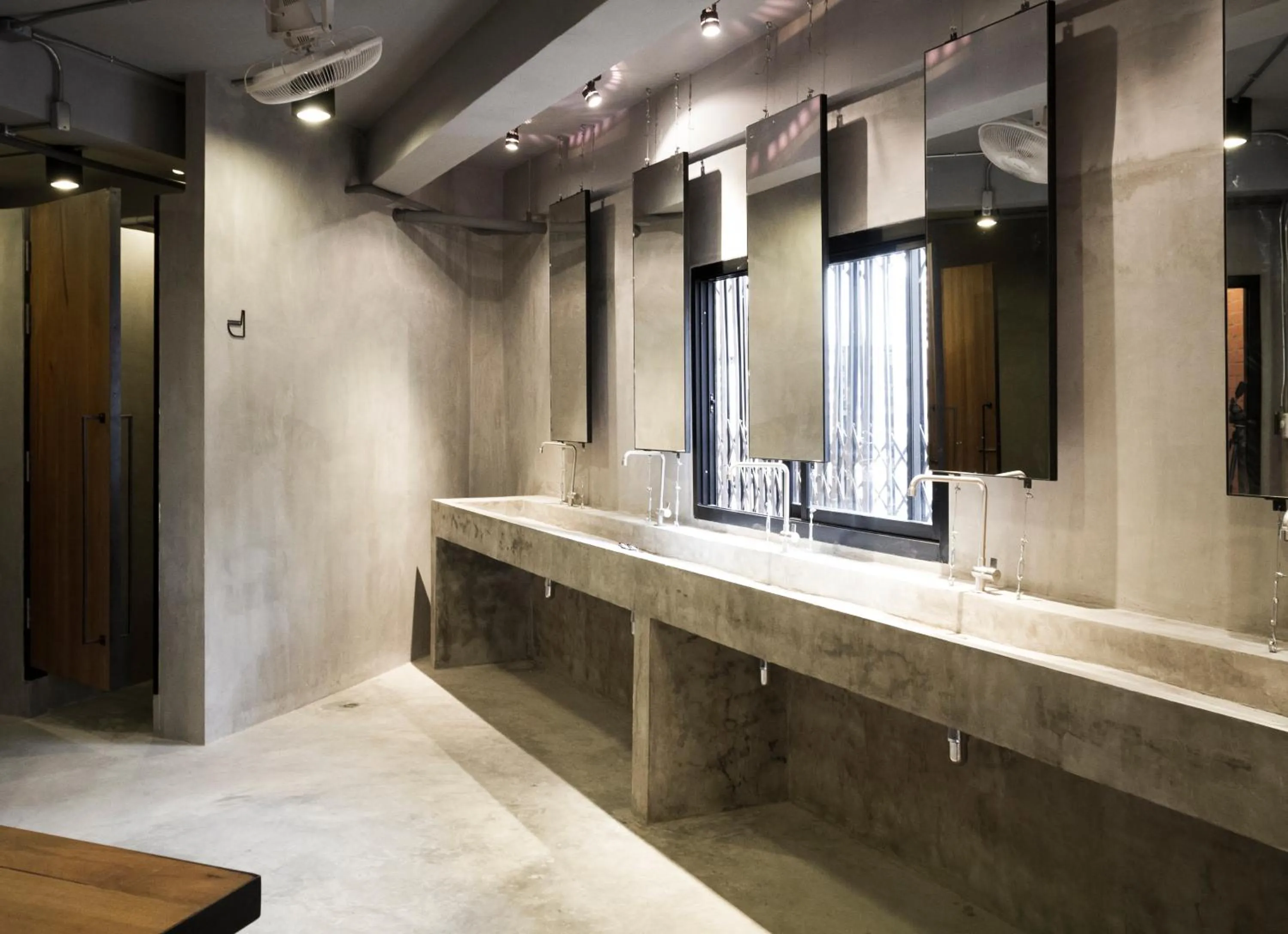 Shower in BED STATION Hostel Ratchthewi