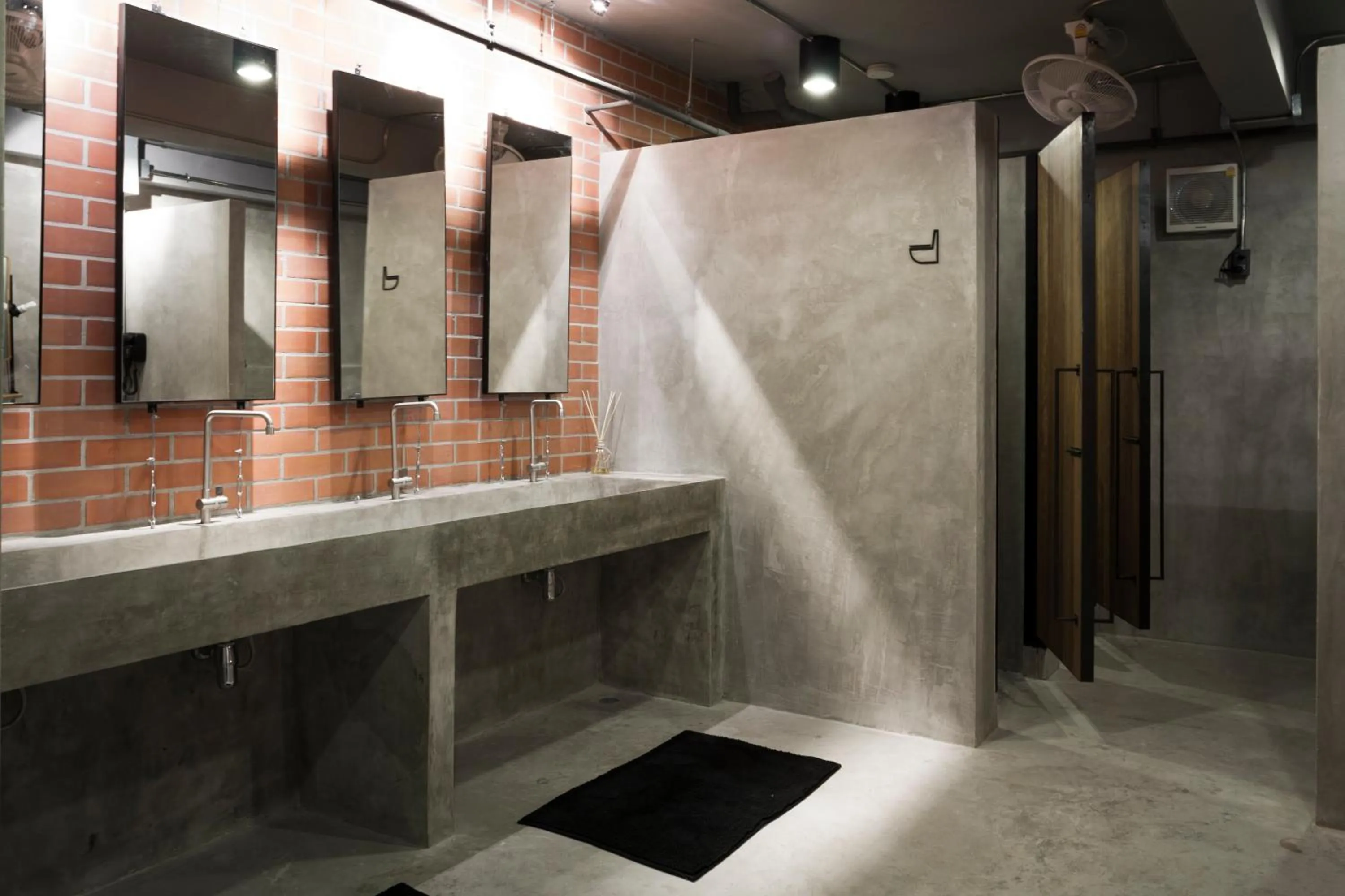 Shower in BED STATION Hostel Ratchthewi