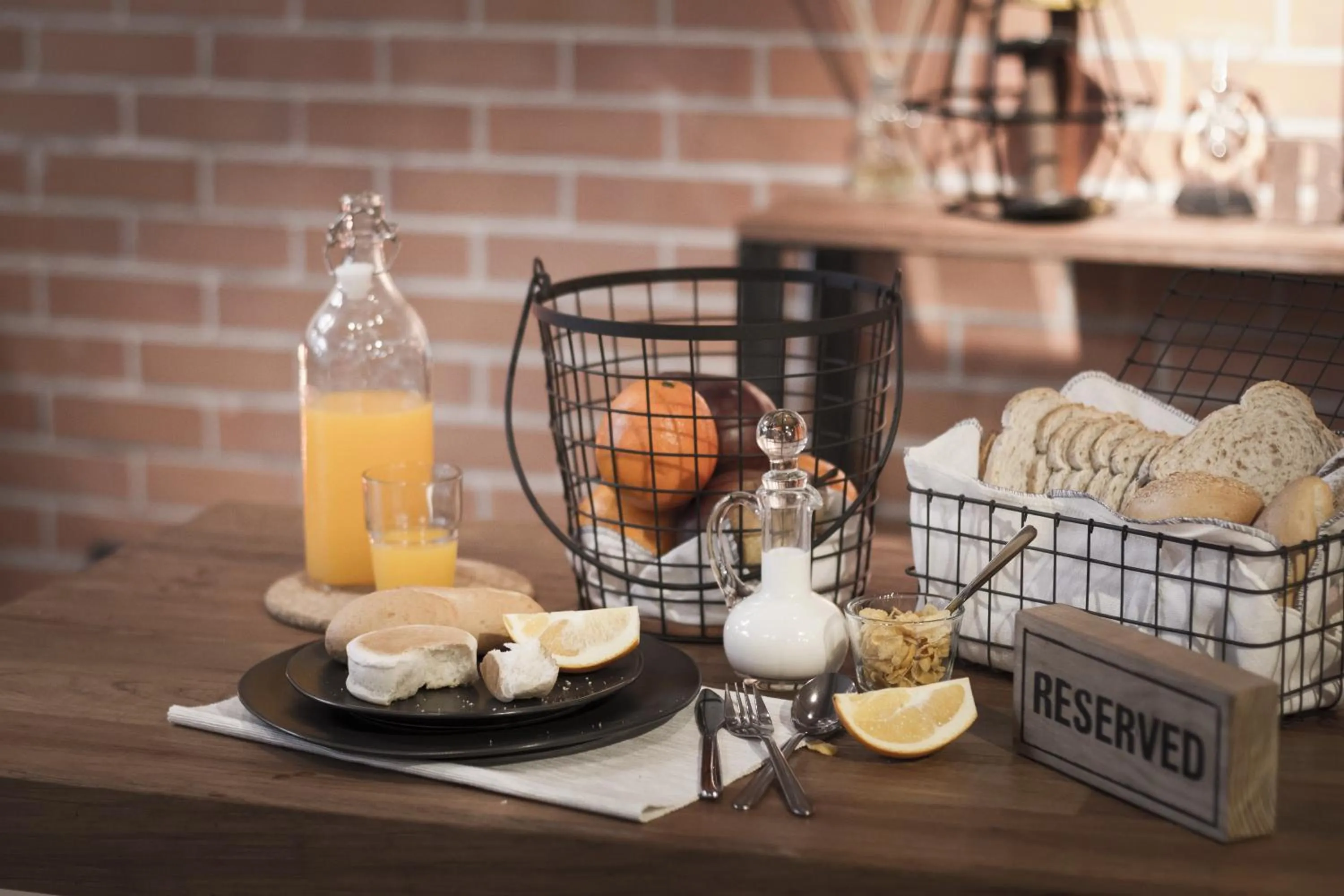 Coffee/tea facilities in BED STATION Hostel Ratchthewi