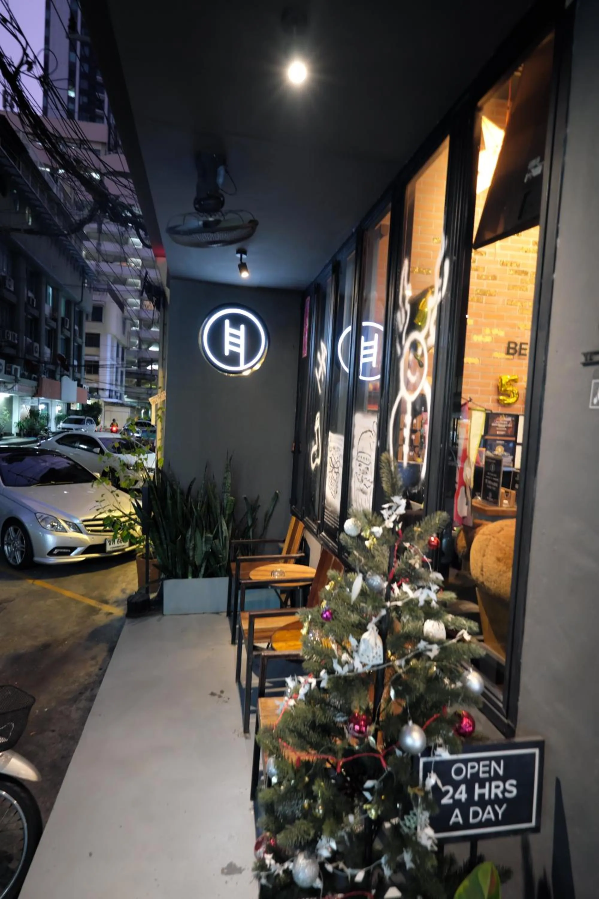 BED STATION Hostel Ratchthewi