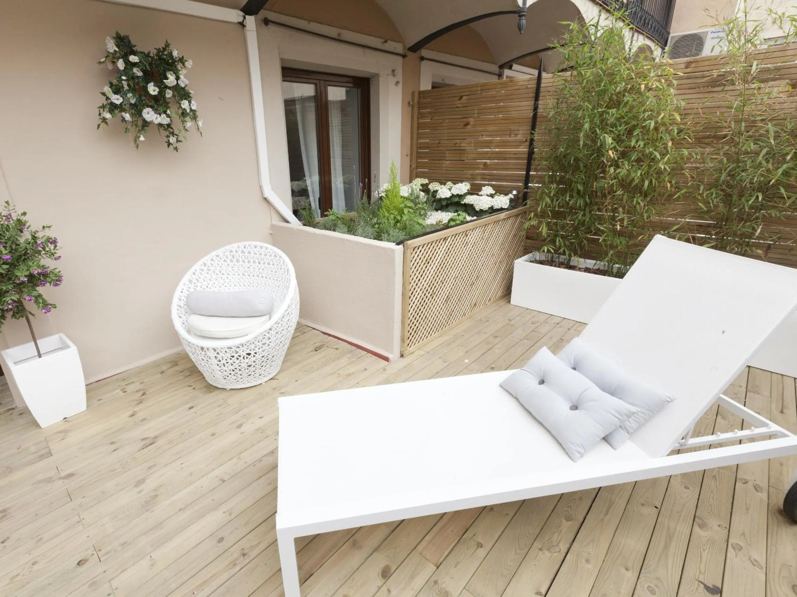 Garden in Happy Apartments