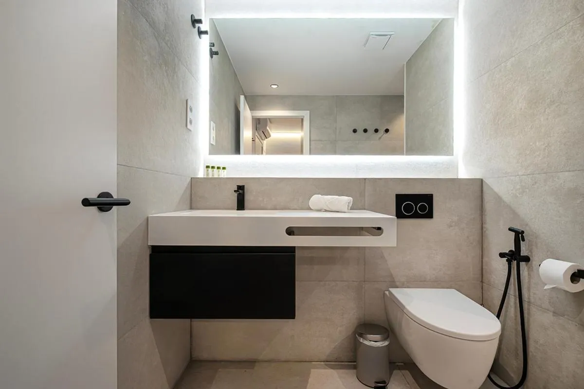 flat iron in Happy Apartments