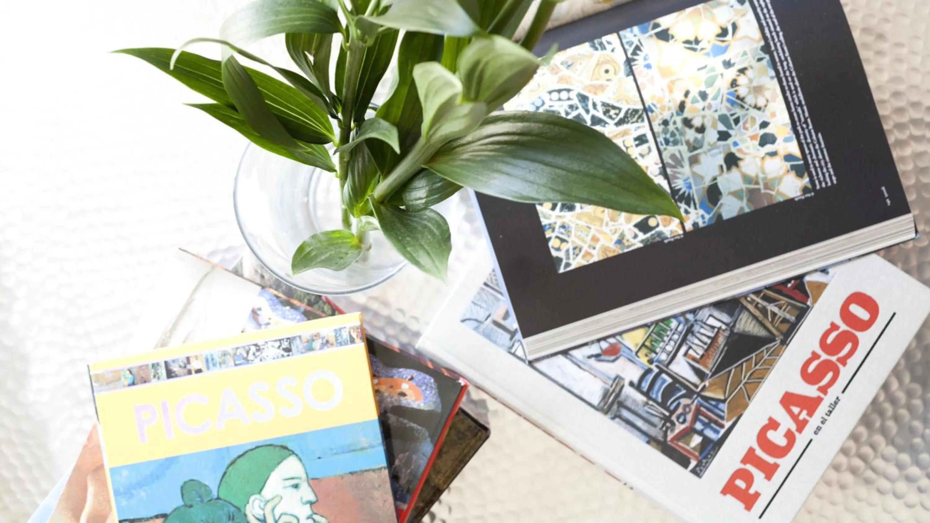 Decorative detail in Happy Apartments