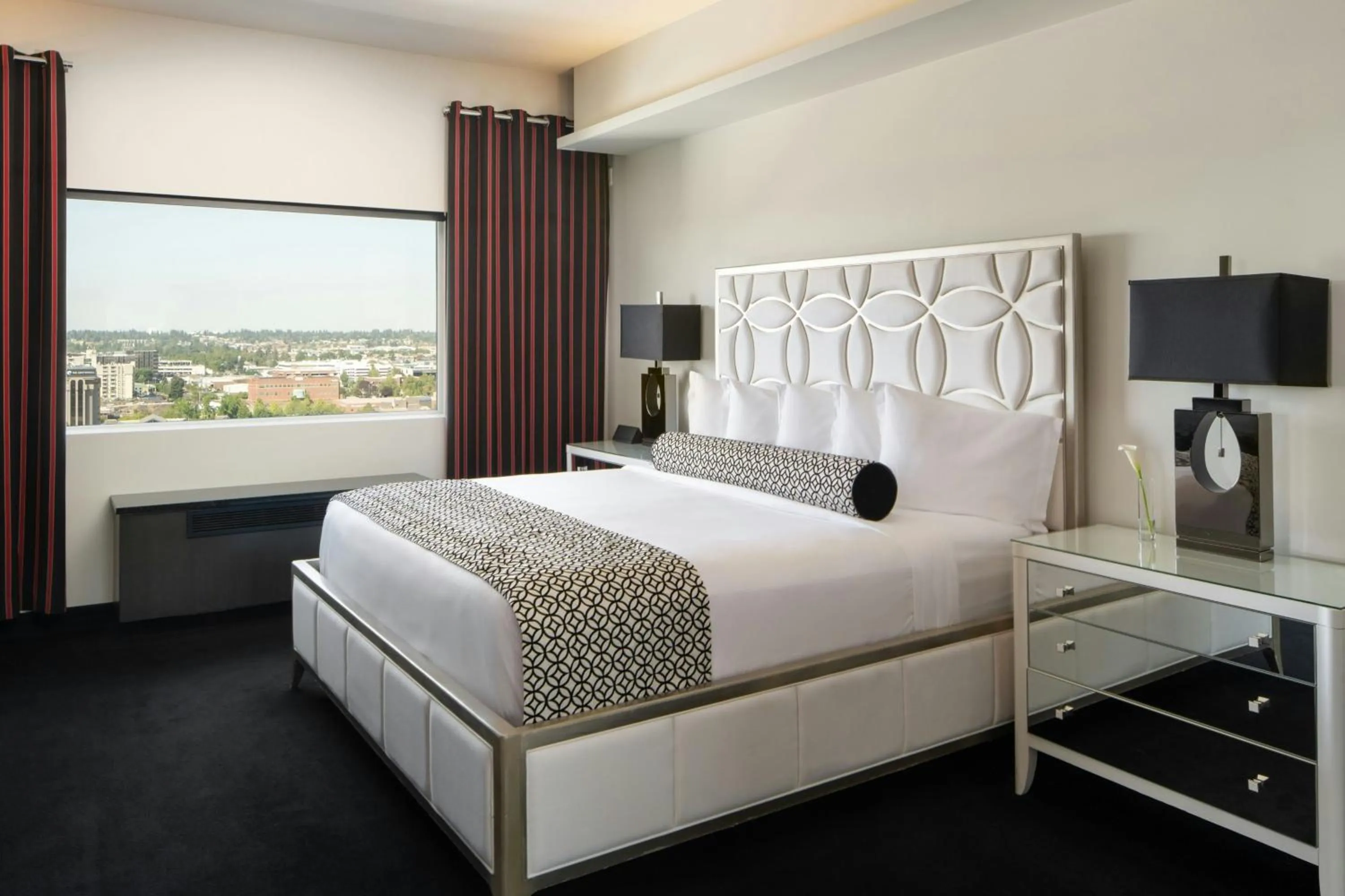 Photo of the whole room, Bed in The Davenport Grand, Autograph Collection