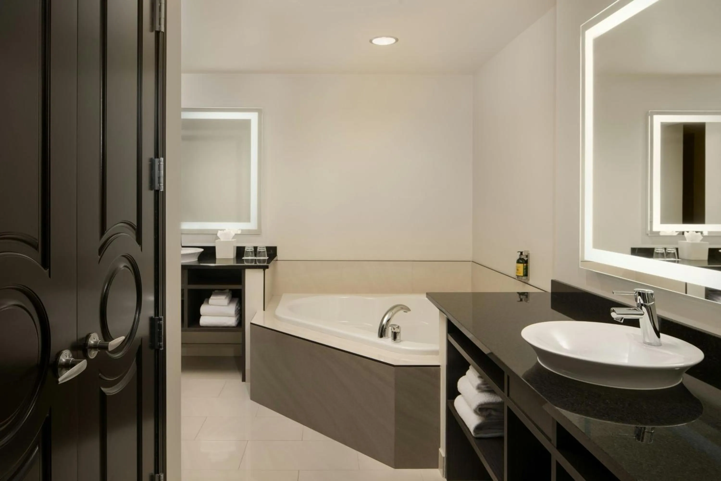 Photo of the whole room in The Davenport Grand, Autograph Collection