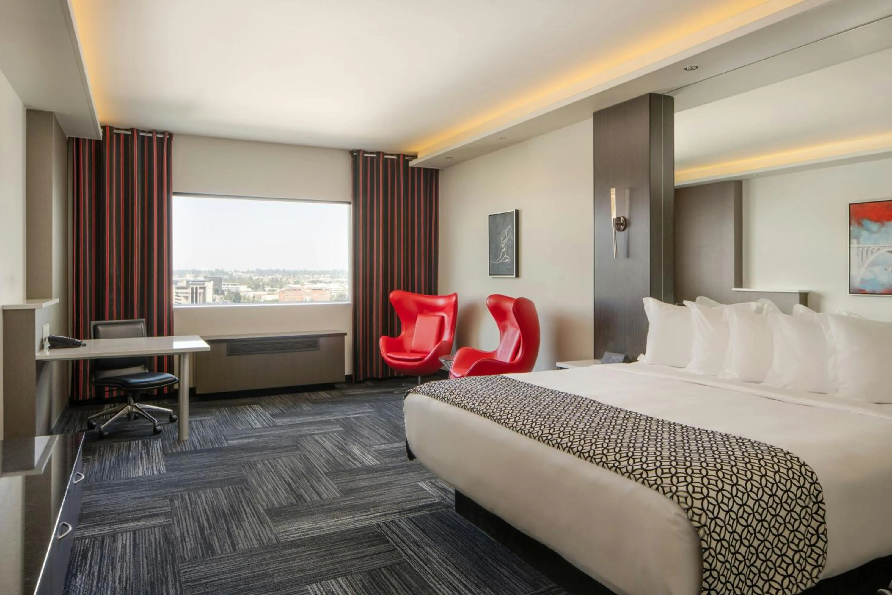 Photo of the whole room, Bed in The Davenport Grand, Autograph Collection