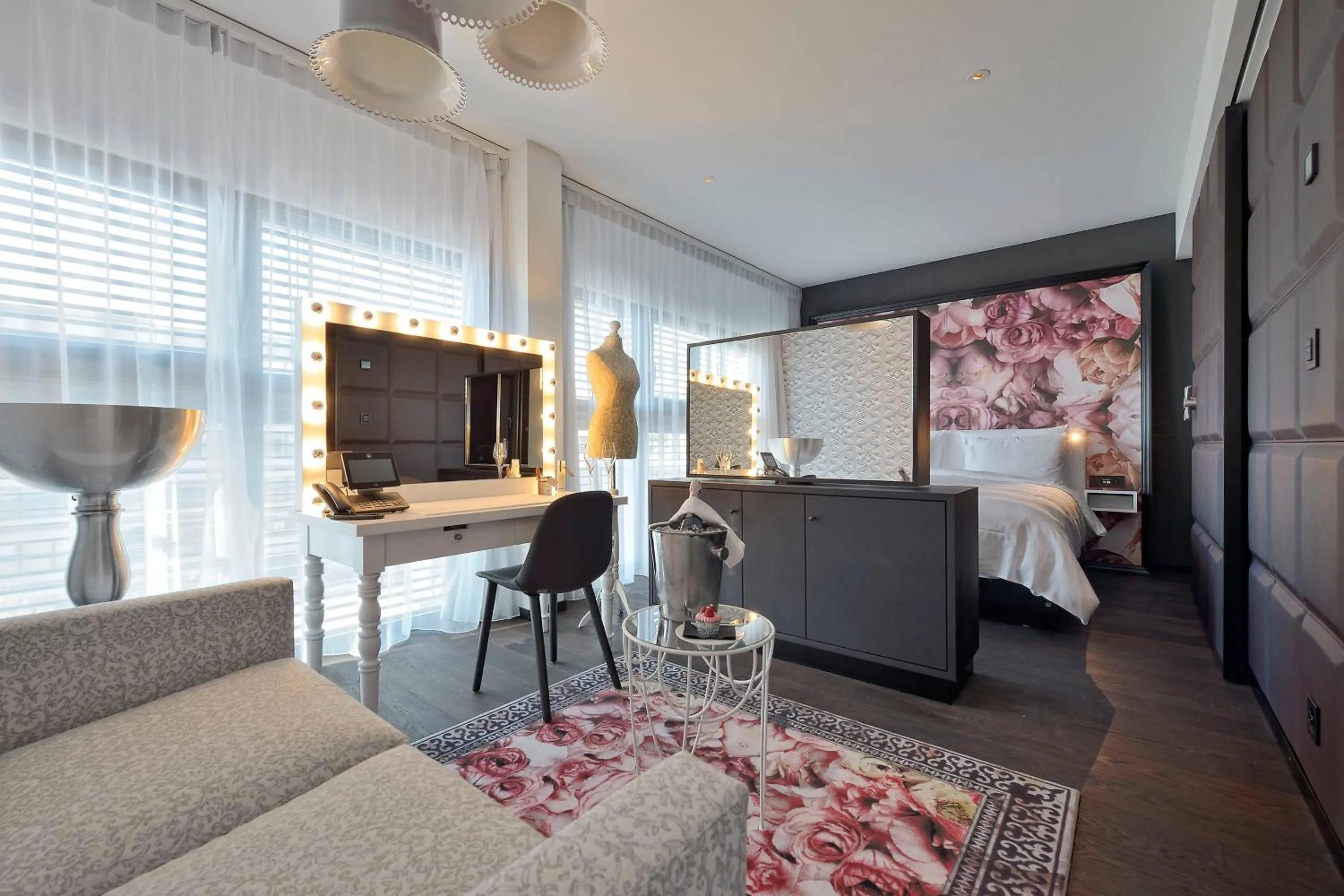 Bedroom in Kameha Grand Zurich, Autograph Collection