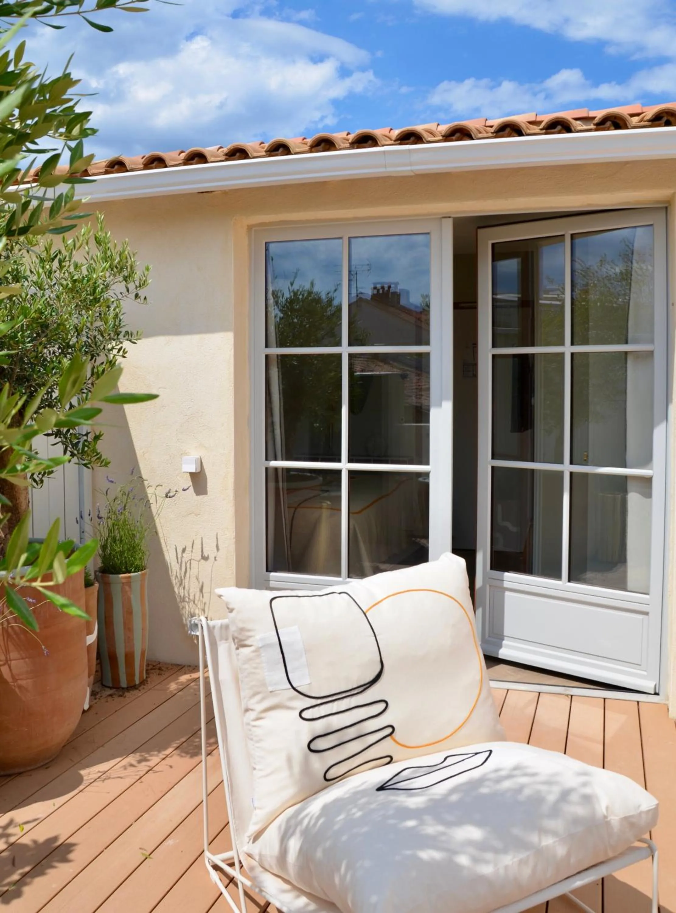 Patio in Hotel Maison Soleil