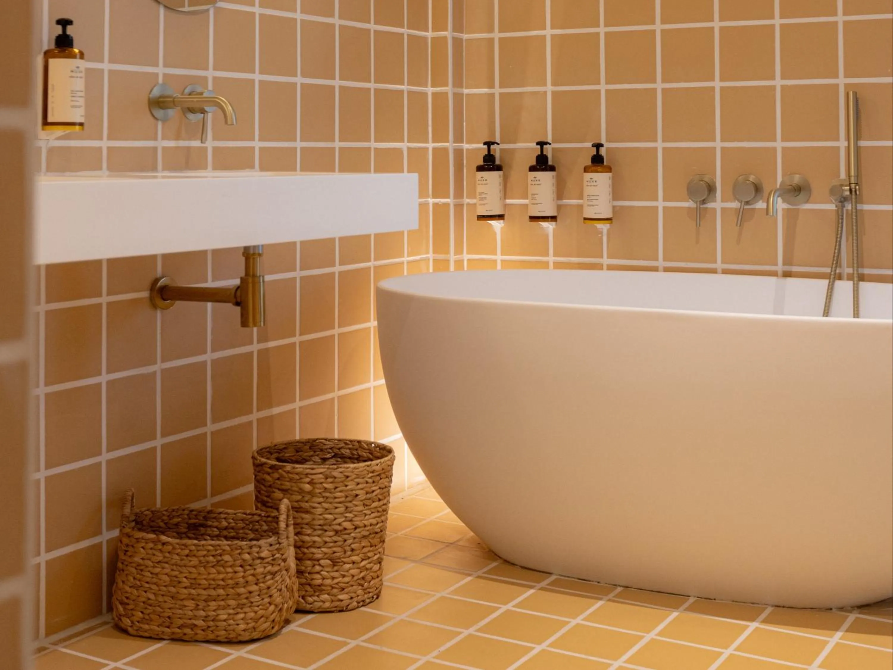 Bath in Hotel M Soleil - Montpellier Centre Saint Roch