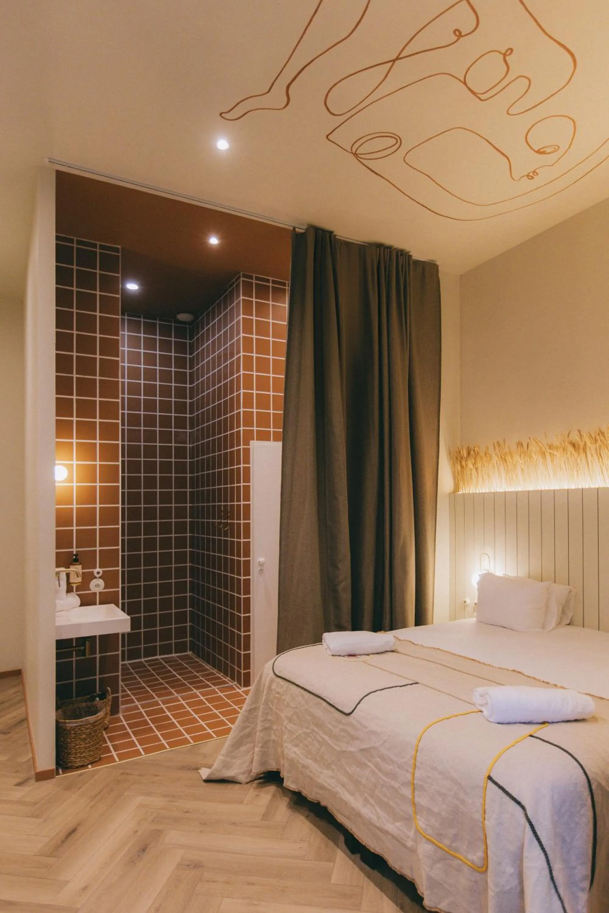 Bathroom, Bed in Hotel M Soleil - Montpellier Centre Saint Roch