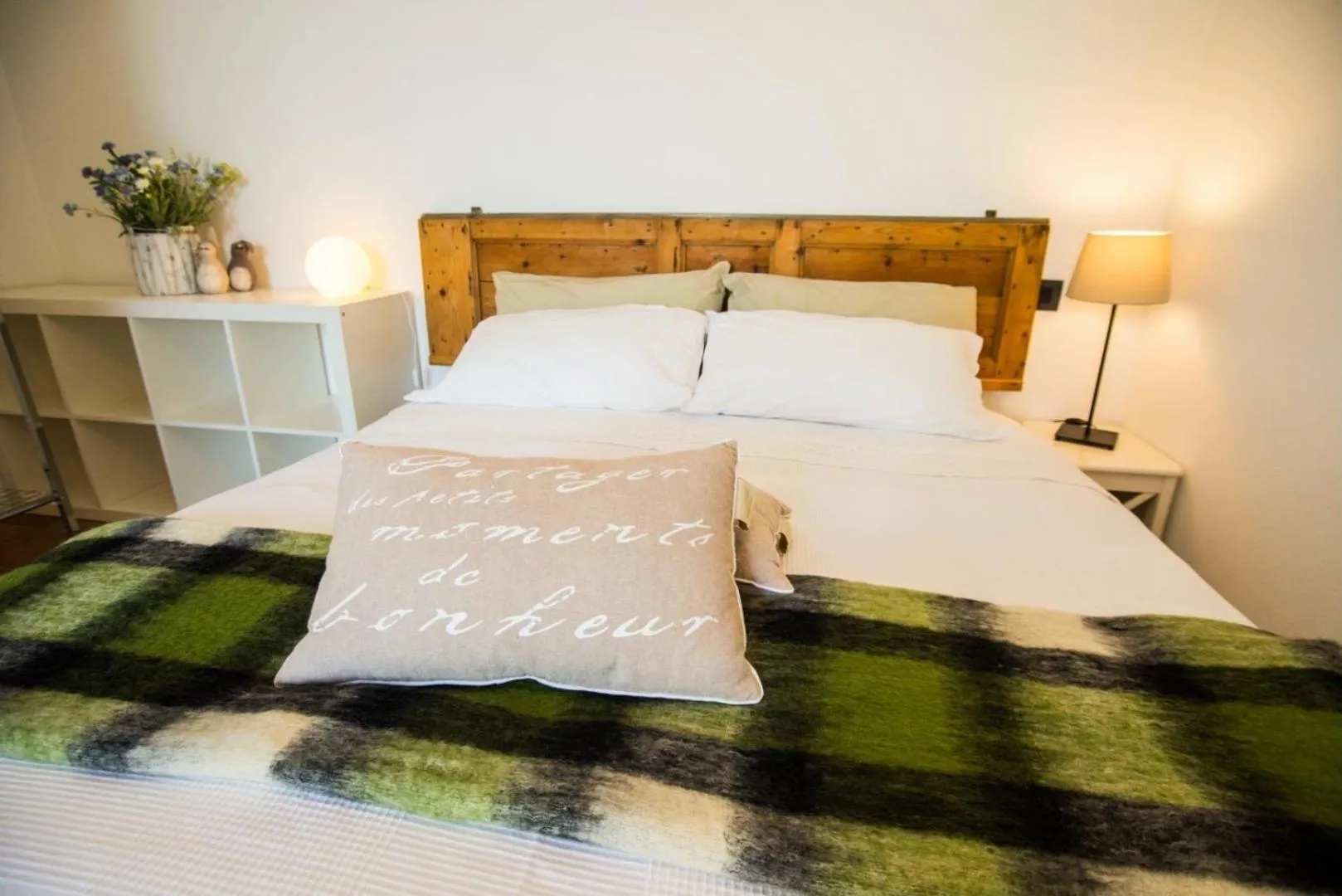 Decorative detail, Bed in Le Clementine B&B