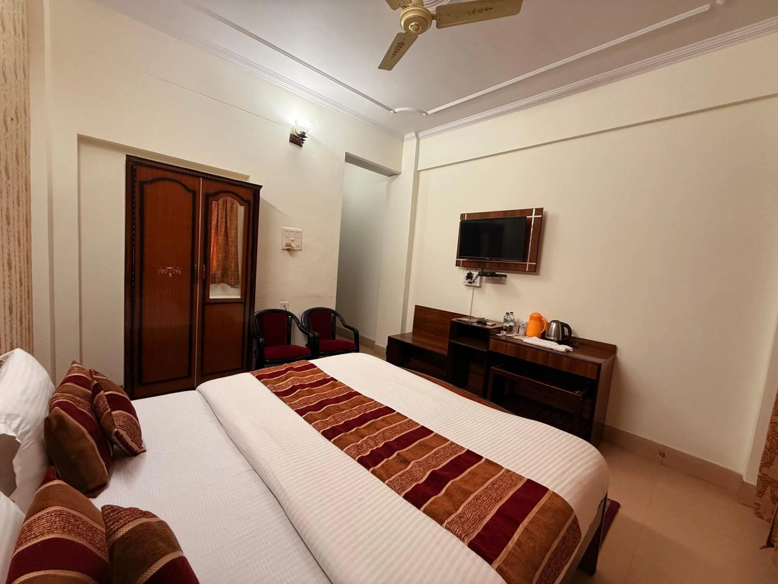 Bedroom, Bed in Hotel Mandakini