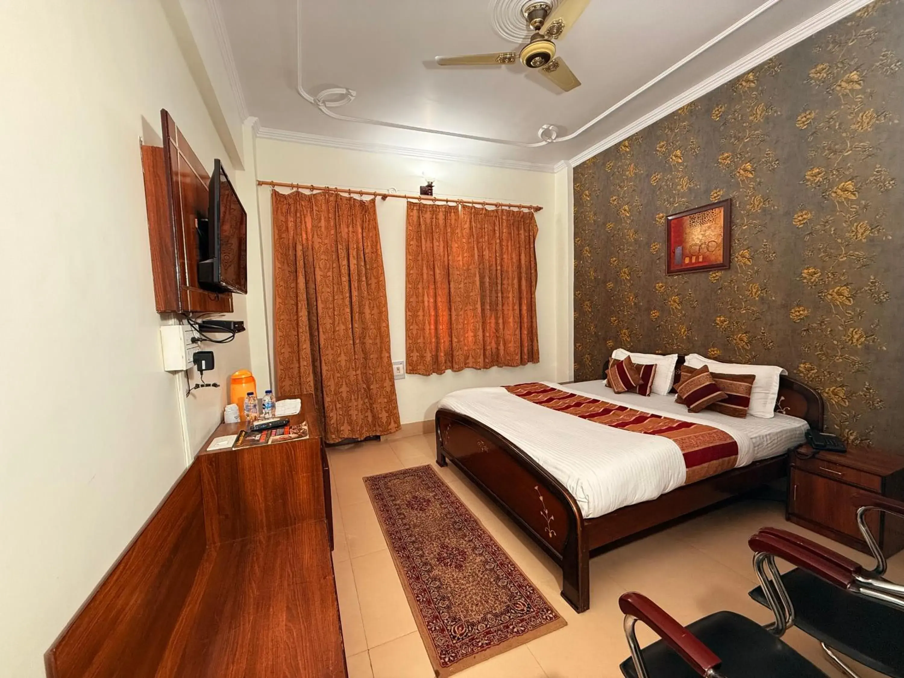 Bed in Hotel Mandakini Bed in Hotel Mandakini