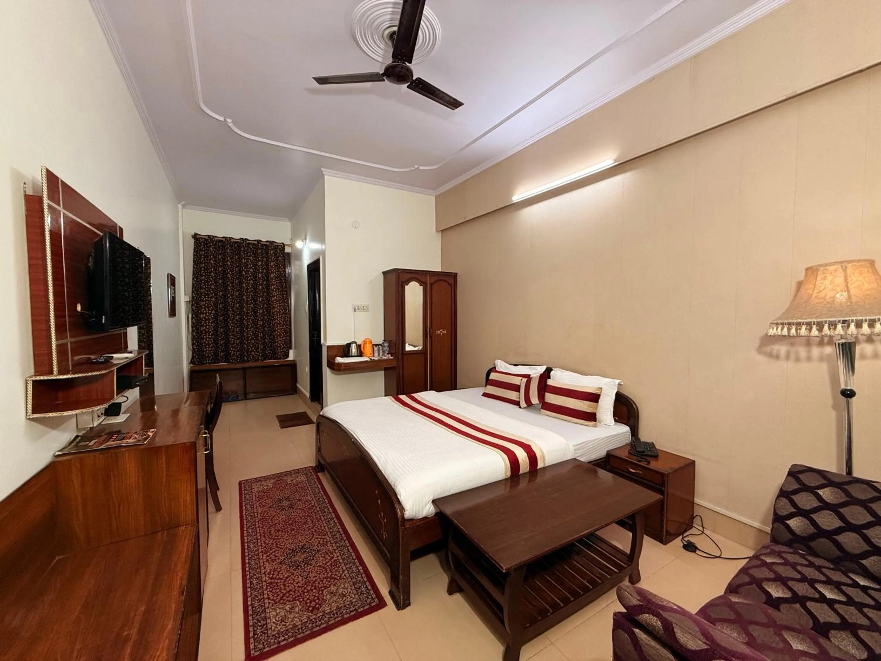 Bedroom, Bed in Hotel Mandakini