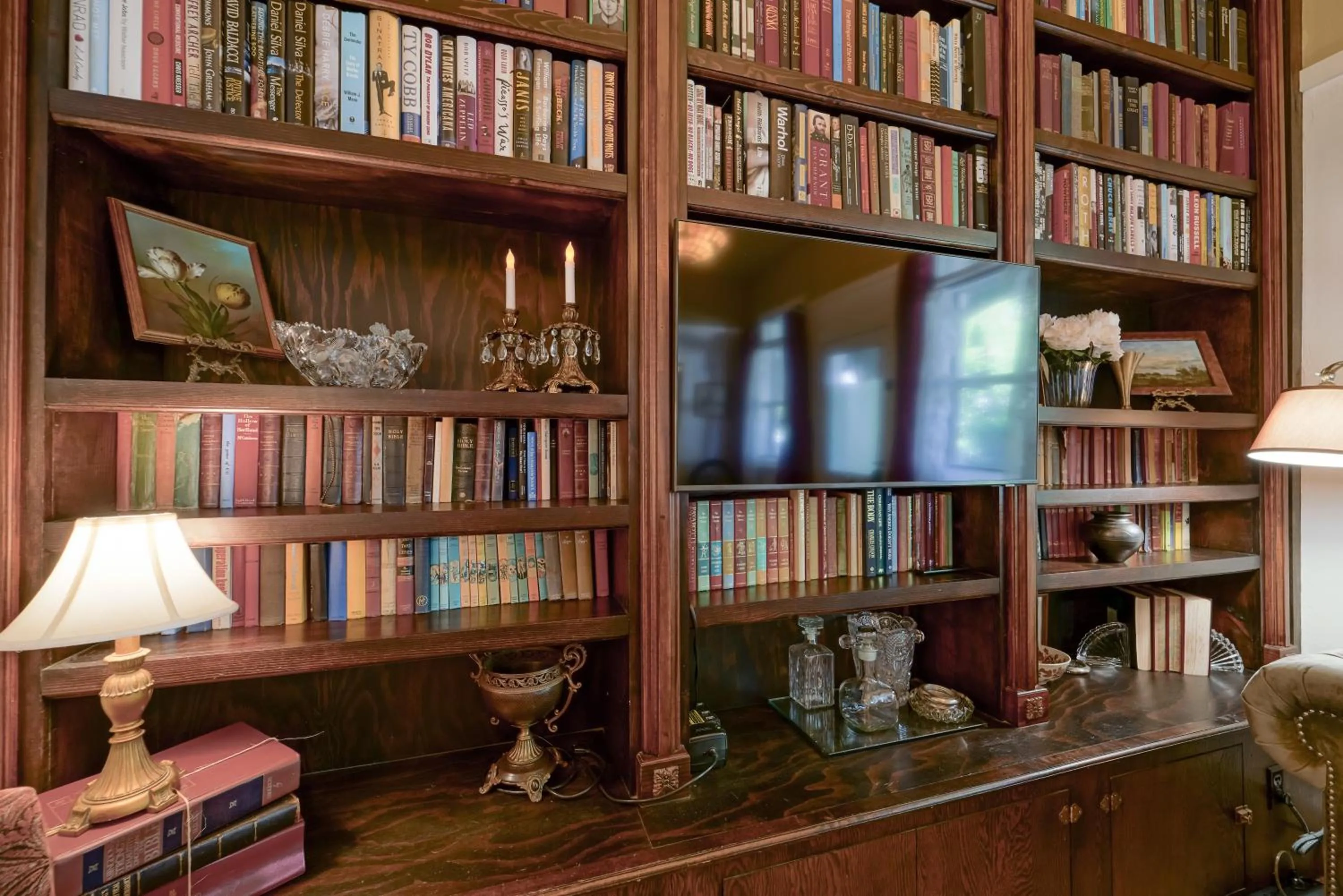 Library in Weaverville Hotel