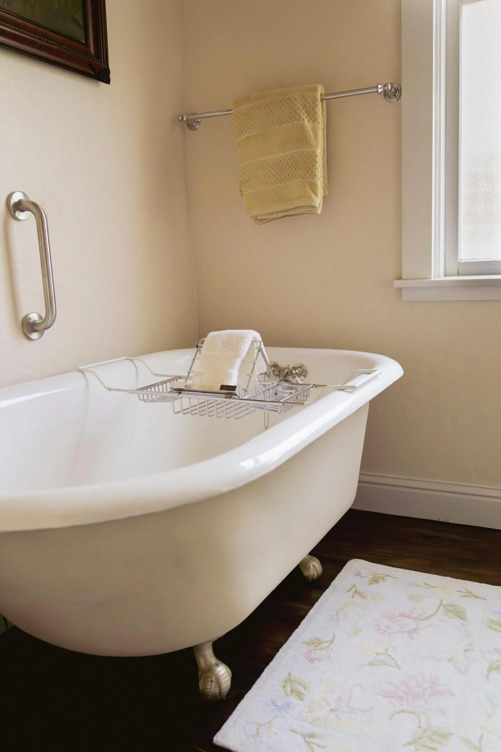 Bathroom in Weaverville Hotel