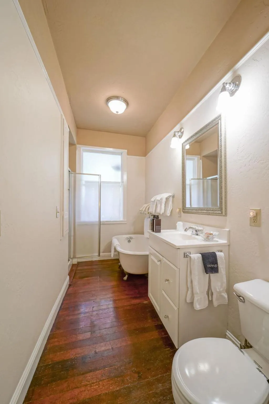 Toilet in Weaverville Hotel