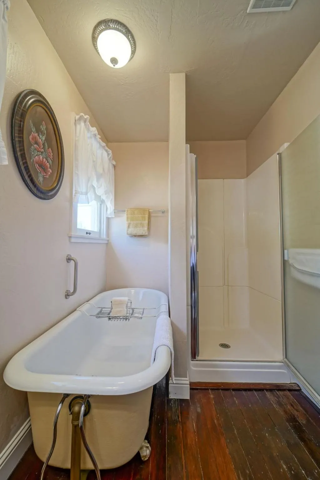 Bathroom in Weaverville Hotel