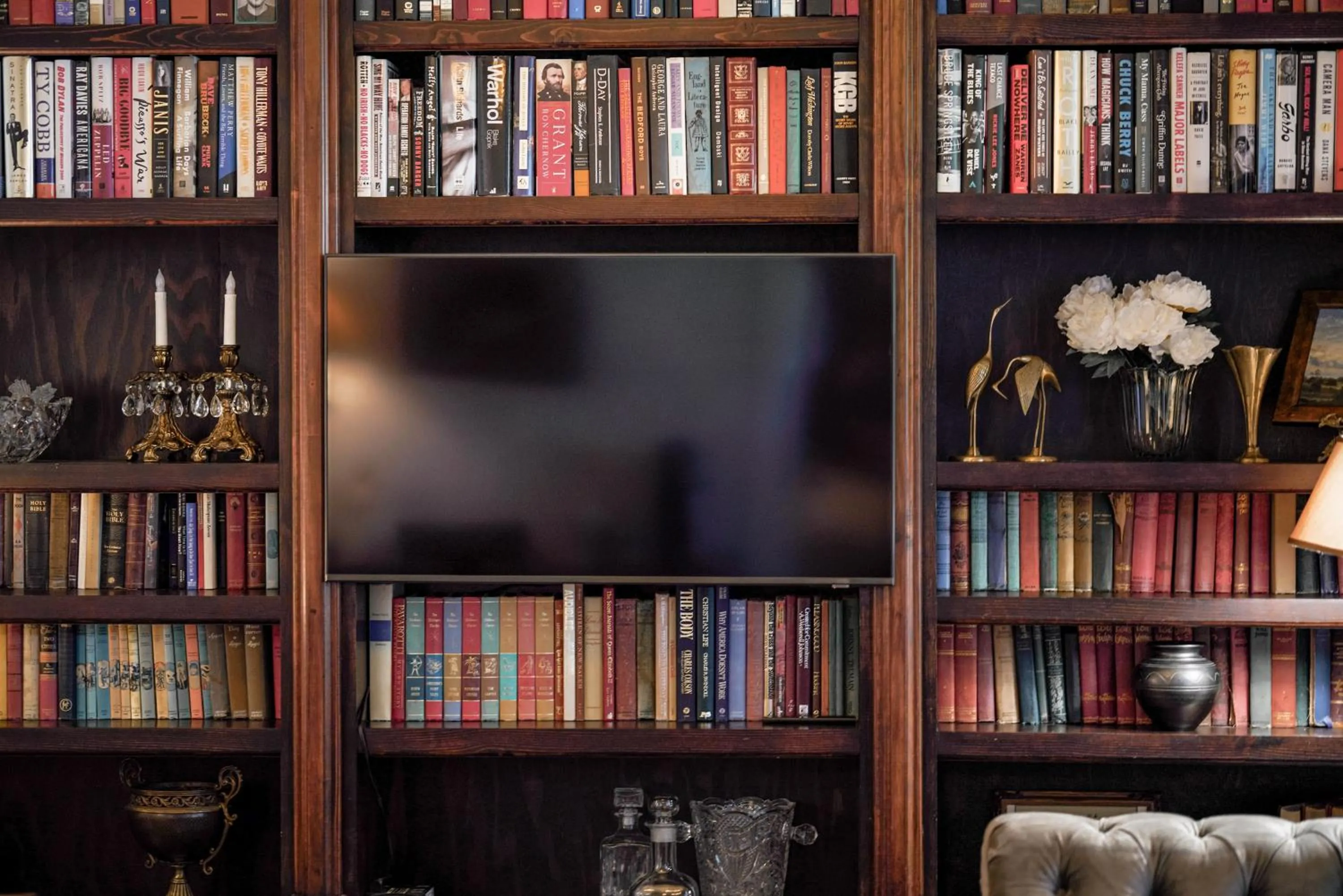 Library in Weaverville Hotel