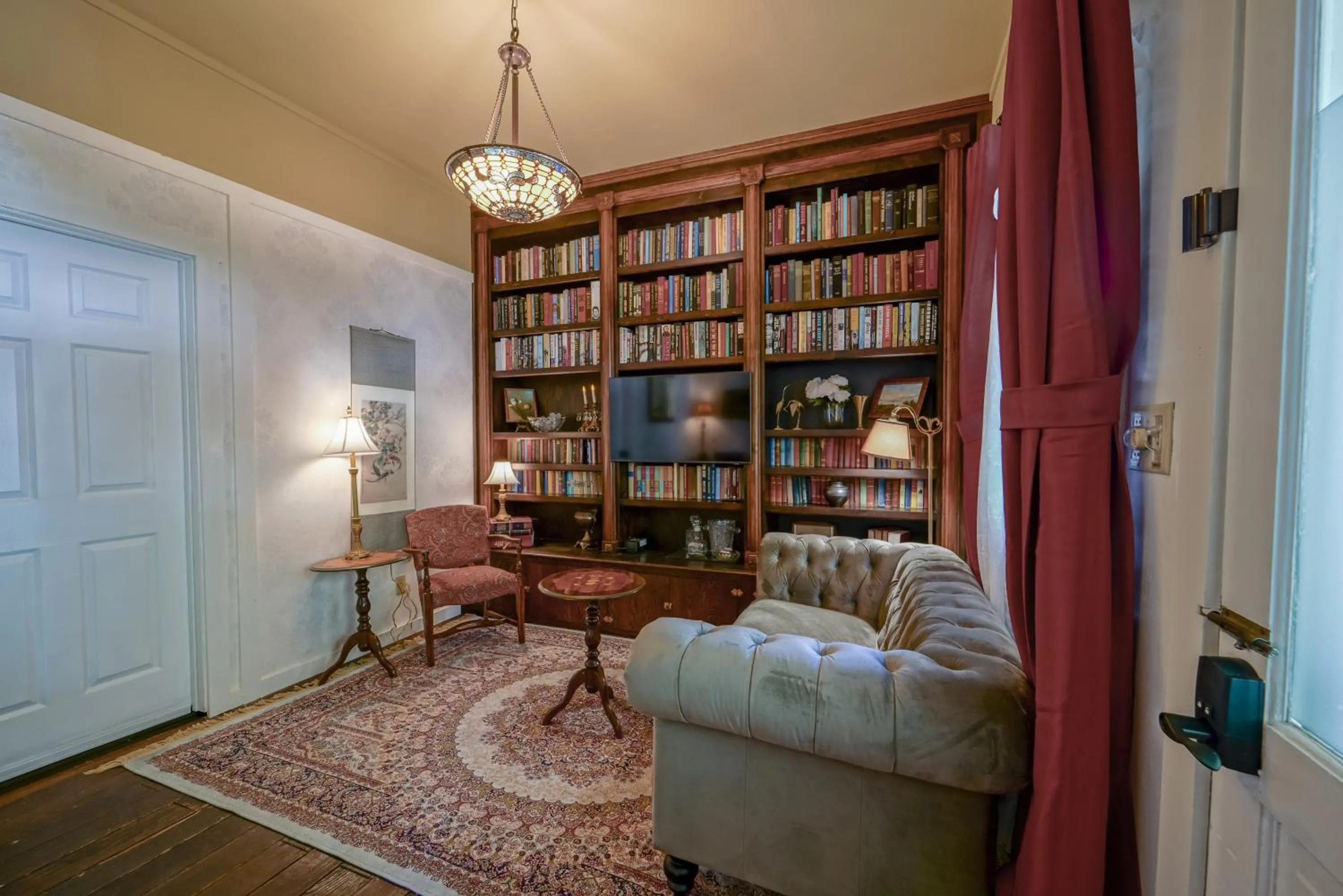 Library in Weaverville Hotel
