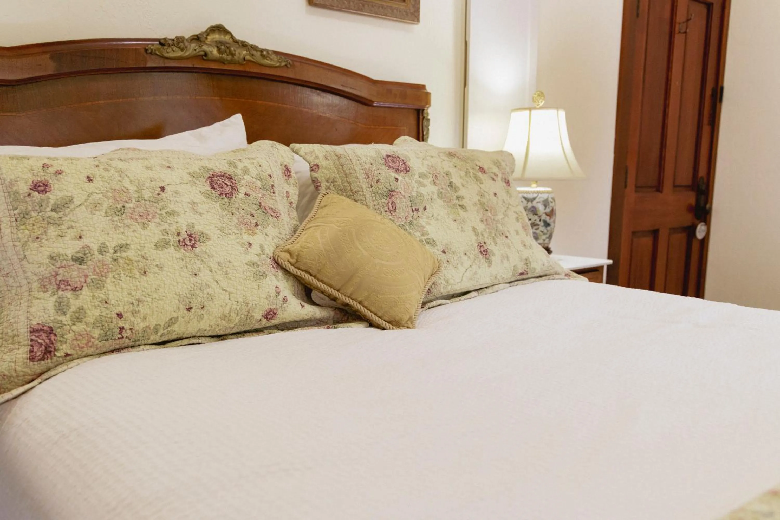 Bed in Weaverville Hotel