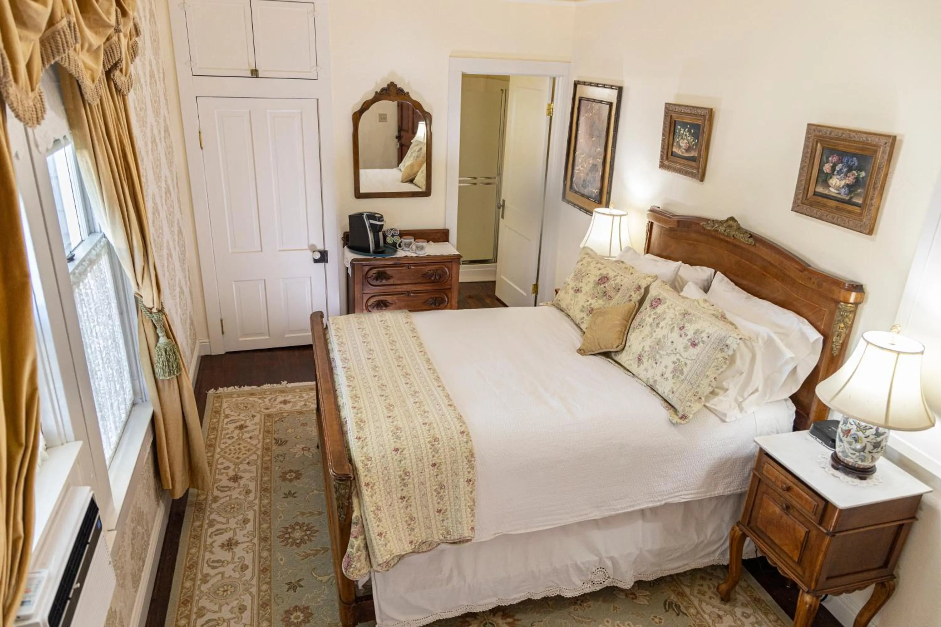 Bed in Weaverville Hotel