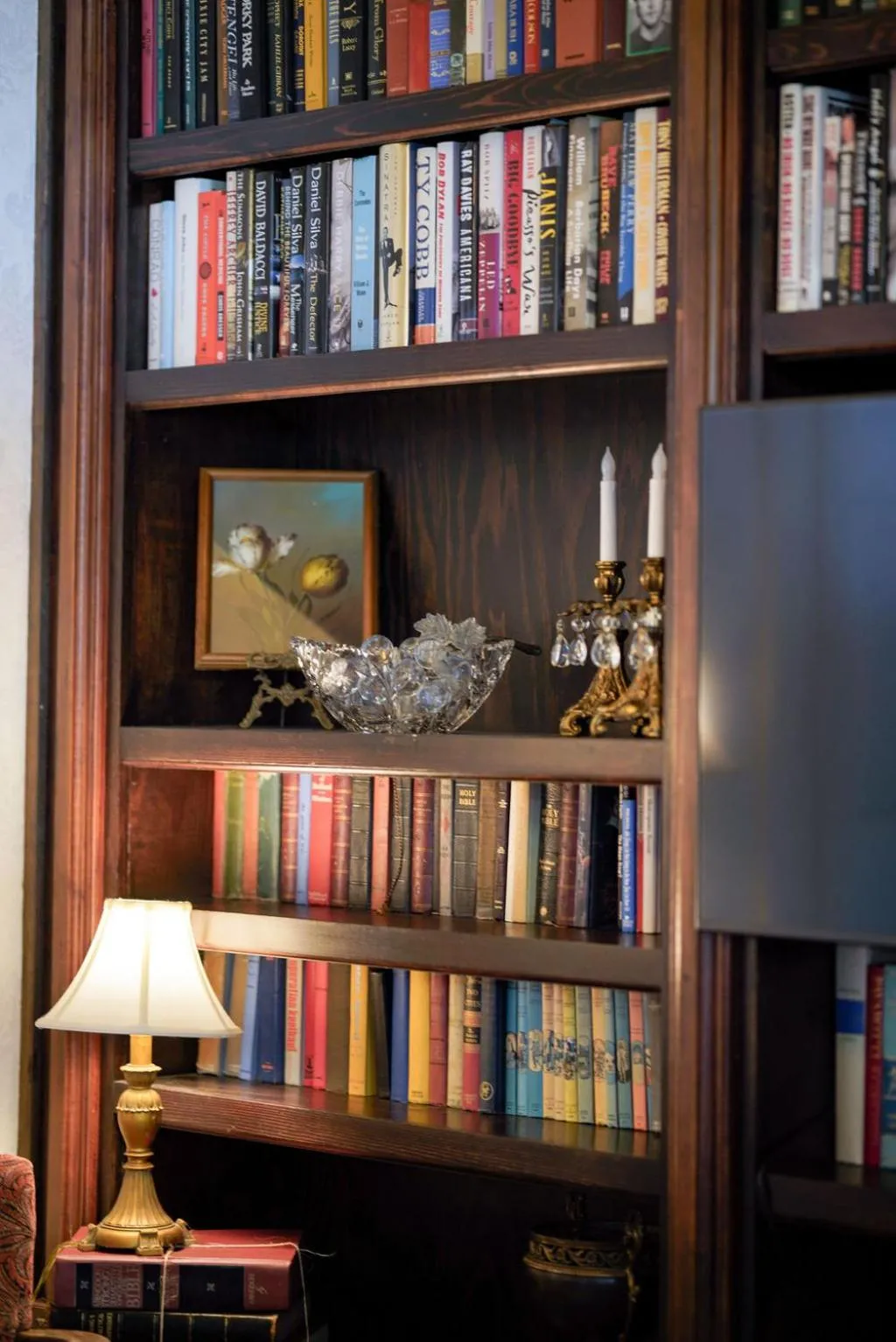 Library in Weaverville Hotel