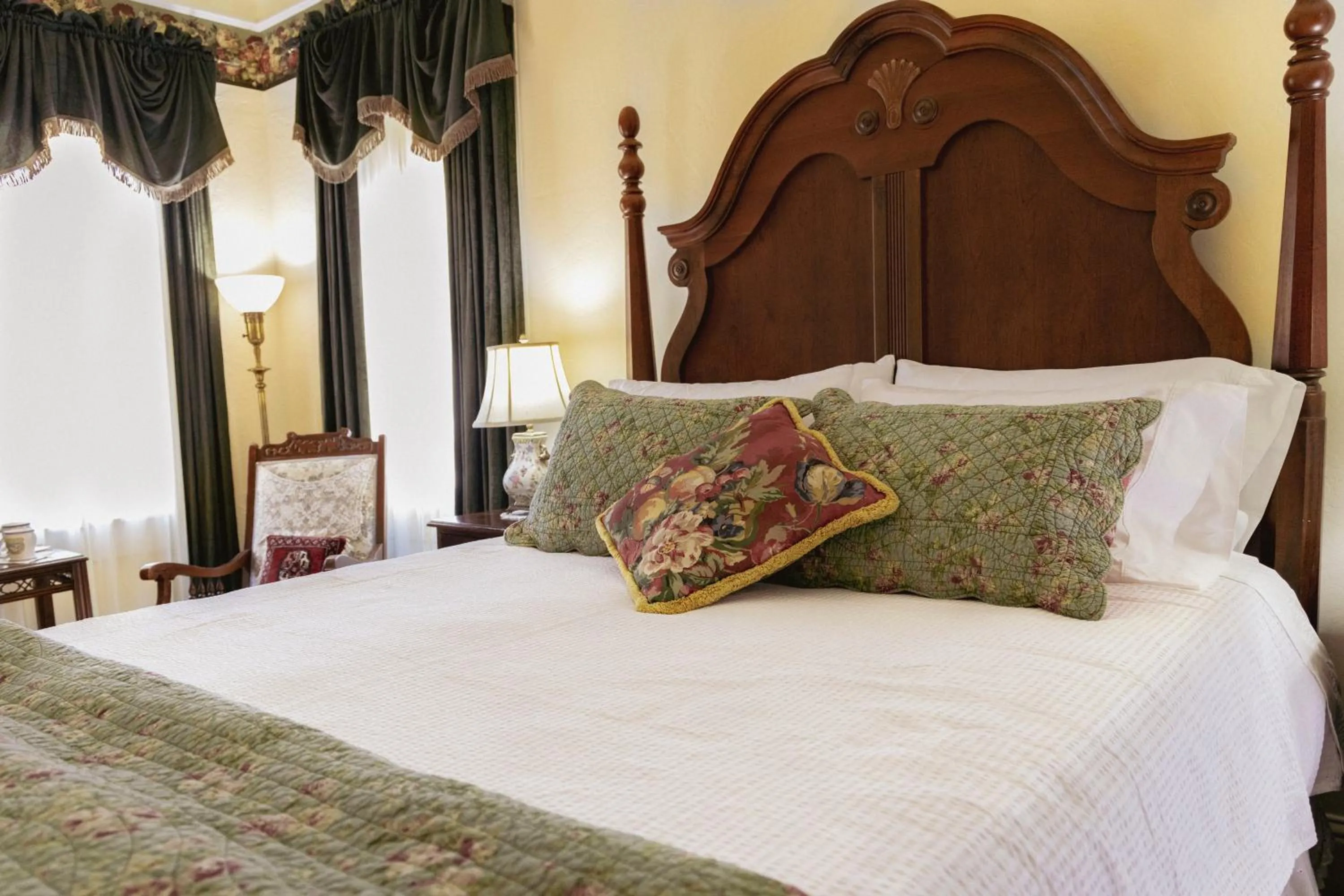 Bed in Weaverville Hotel