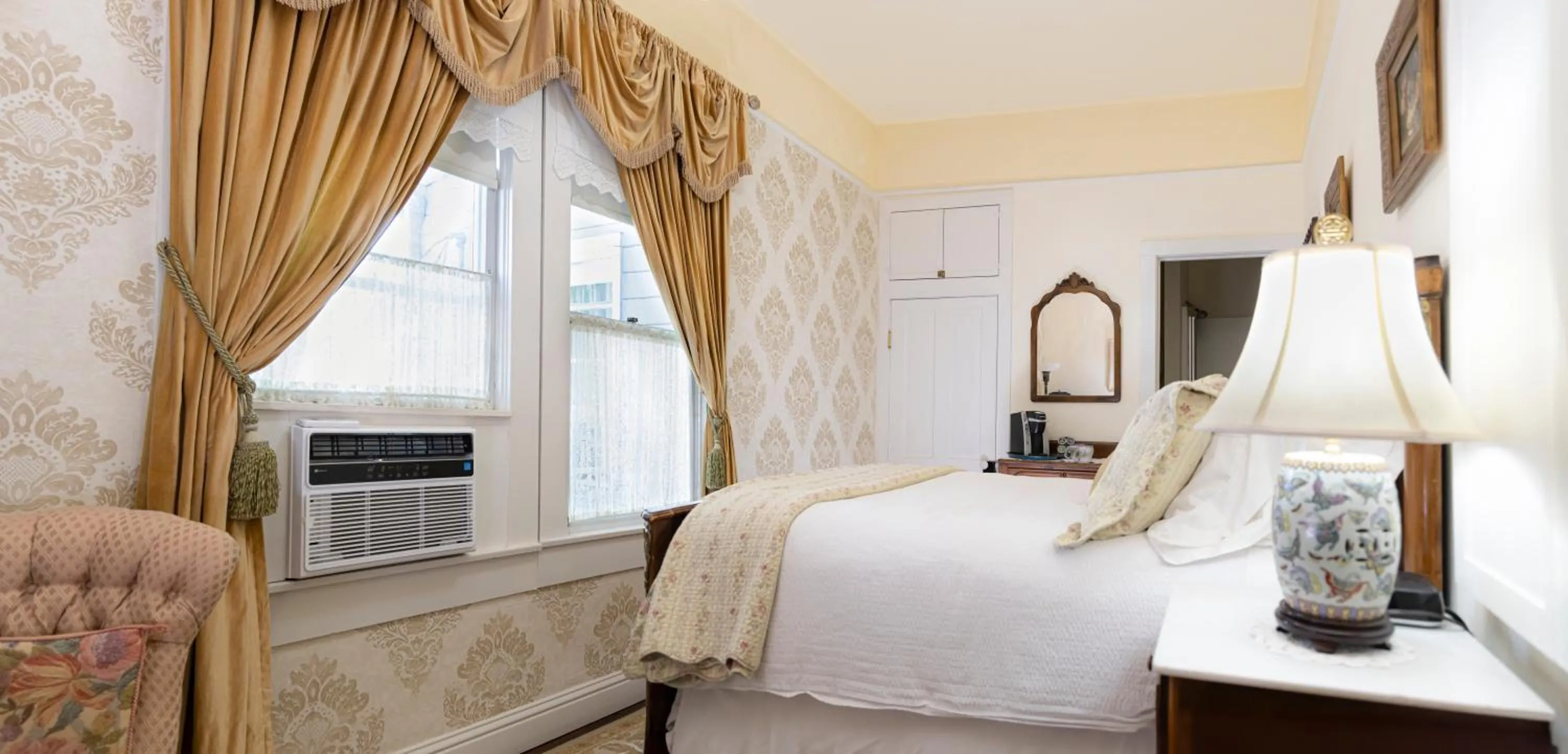 Bed in Weaverville Hotel