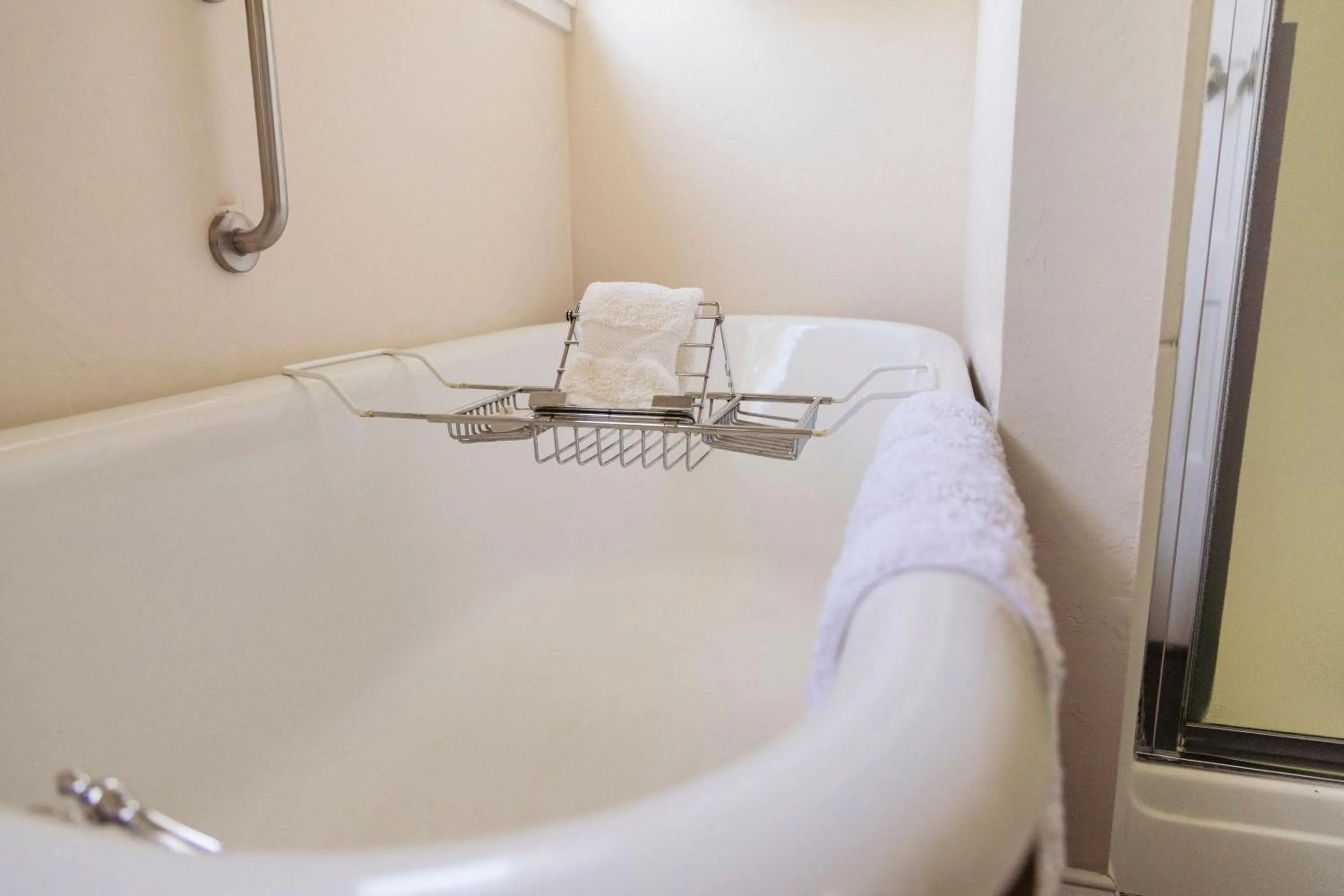 Bathroom in Weaverville Hotel