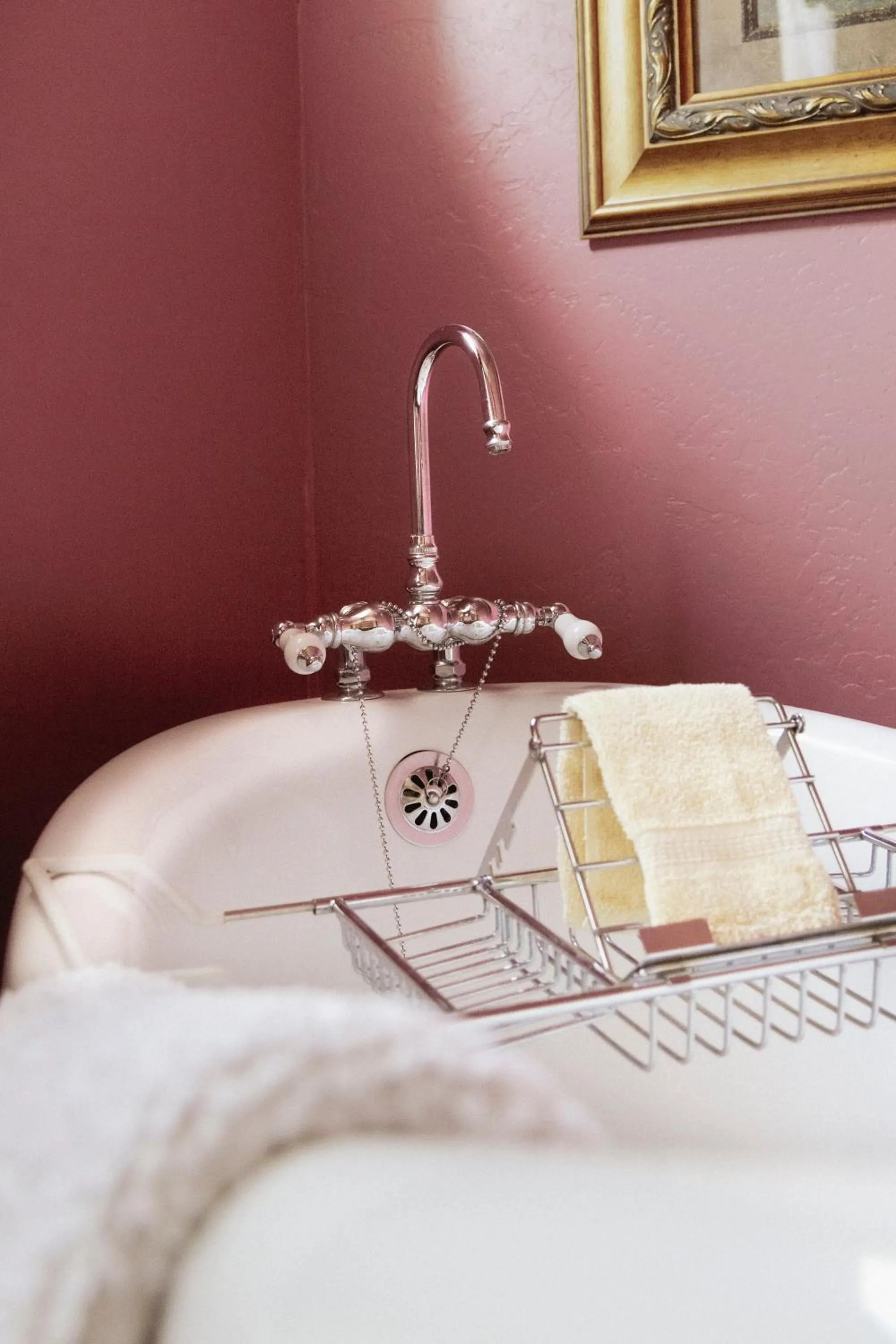 Bathroom, Bed in Weaverville Hotel
